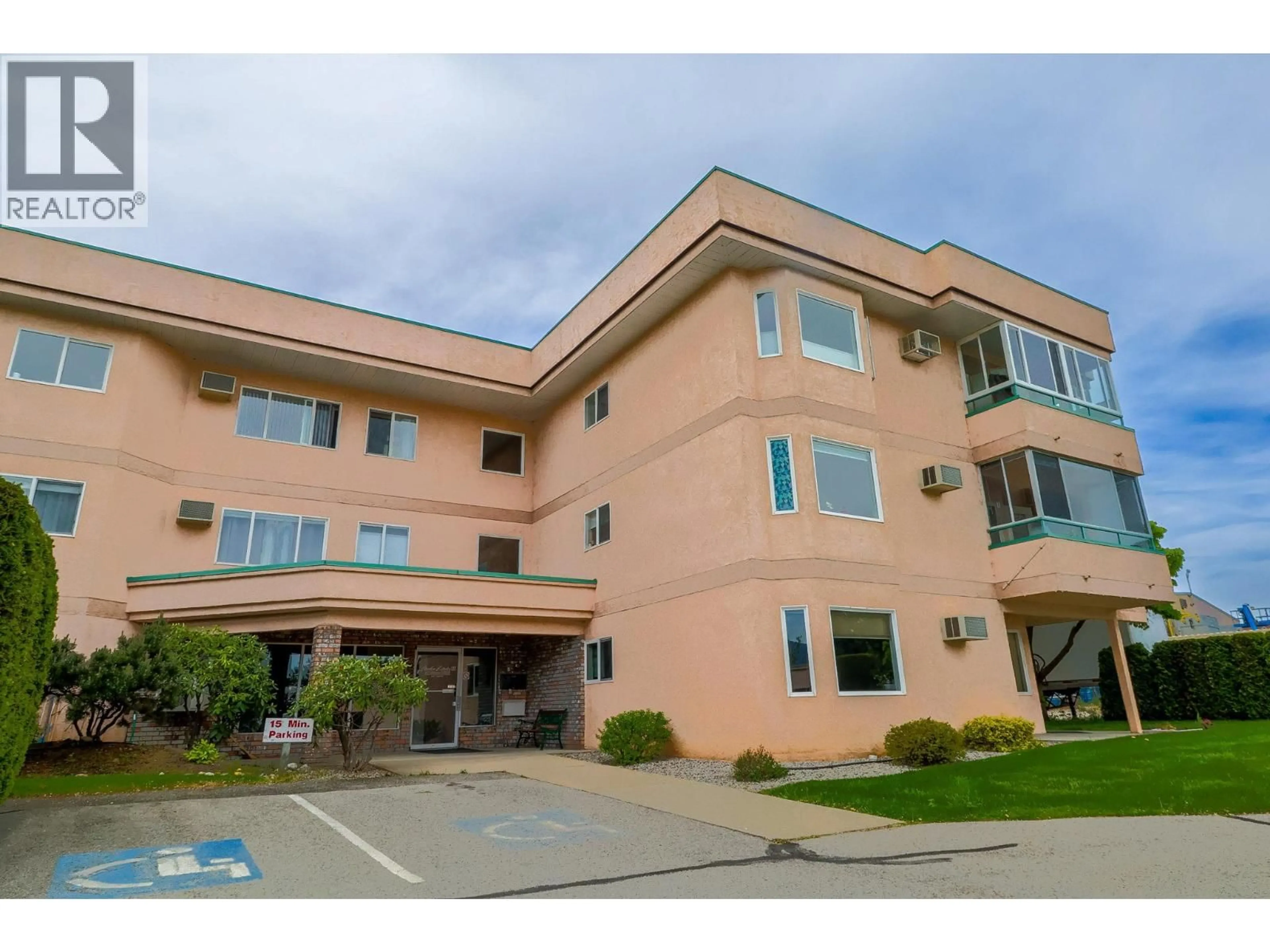 Indoor foyer for 208 - 8907 PINEO COURT, Summerland British Columbia V0H1Z5