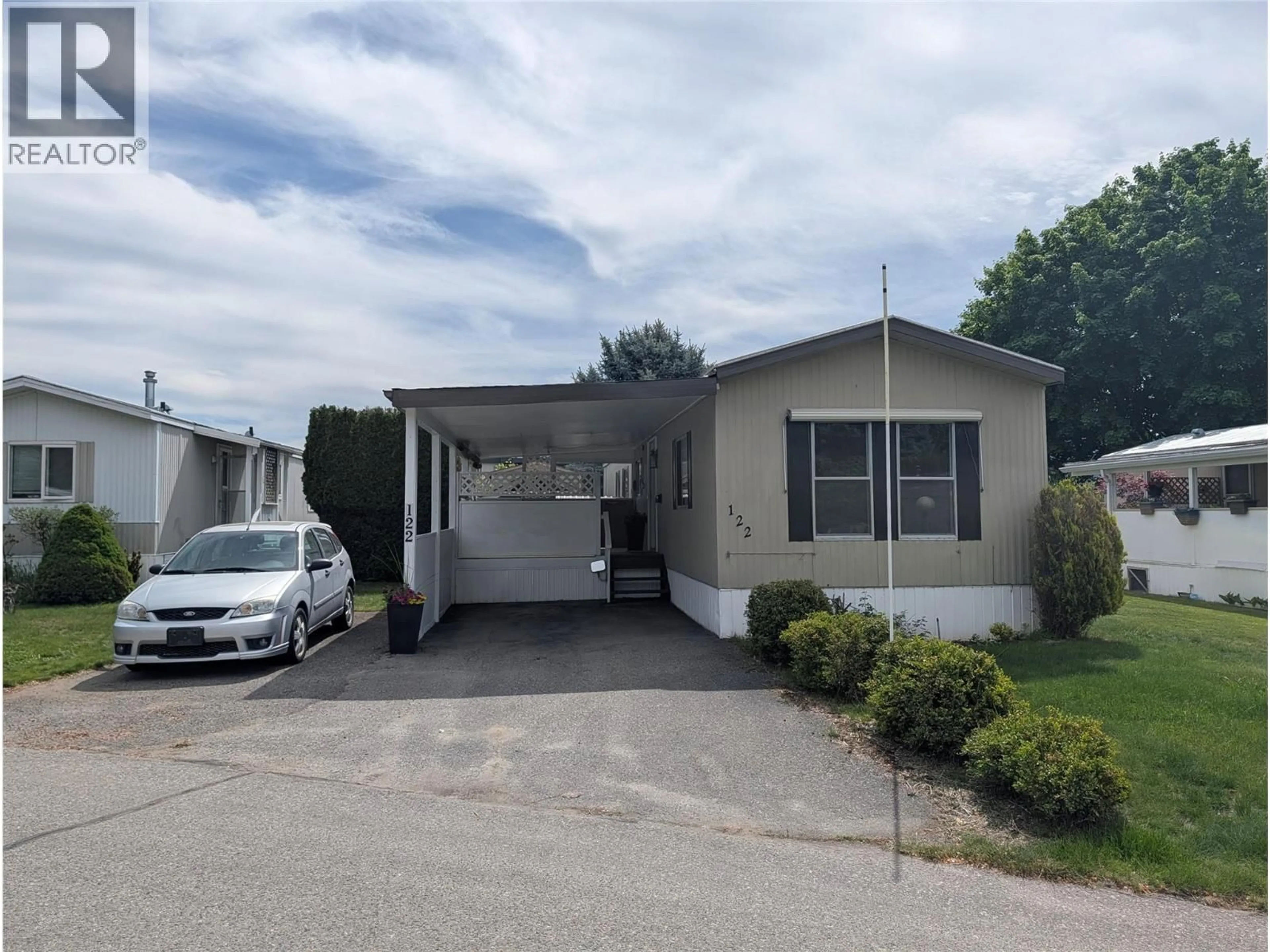 Home with vinyl exterior material, street for 122 - 3535 CASORSO ROAD, Kelowna British Columbia V1W3E1