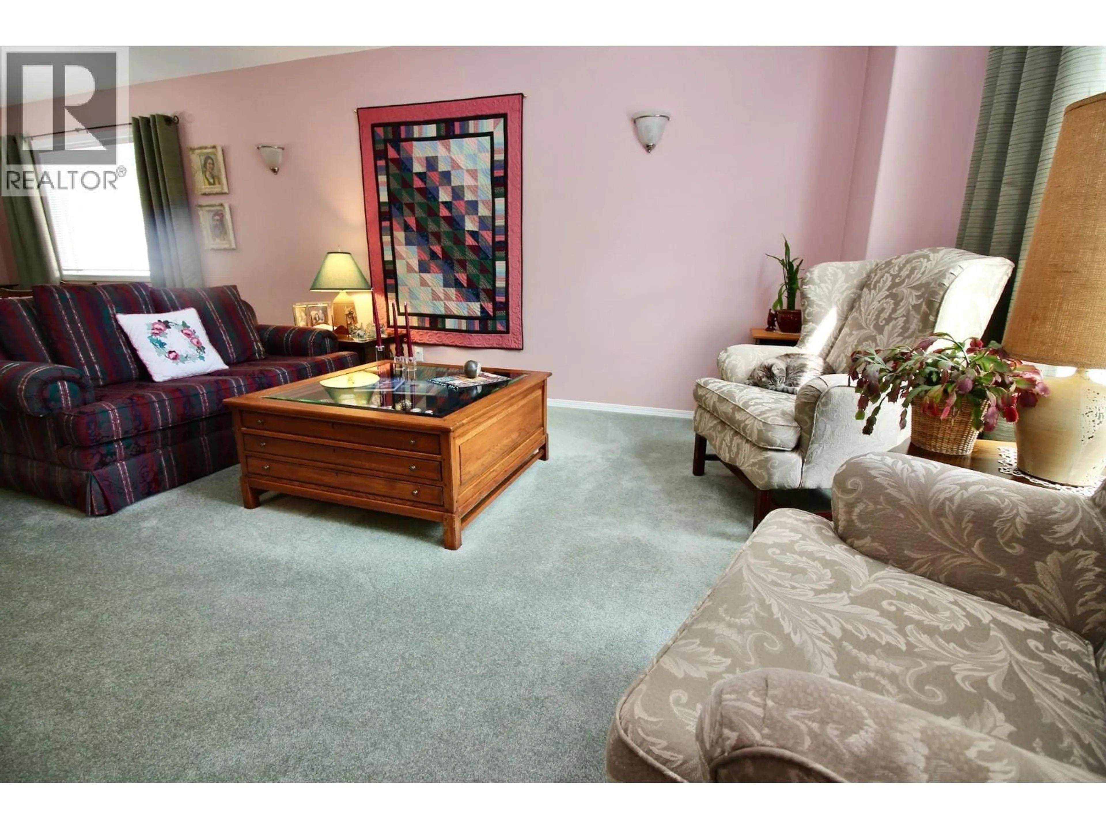 Living room with furniture, carpet floor for 41 - 615 GLENMEADOWS DRIVE, Kelowna British Columbia V1V1N9