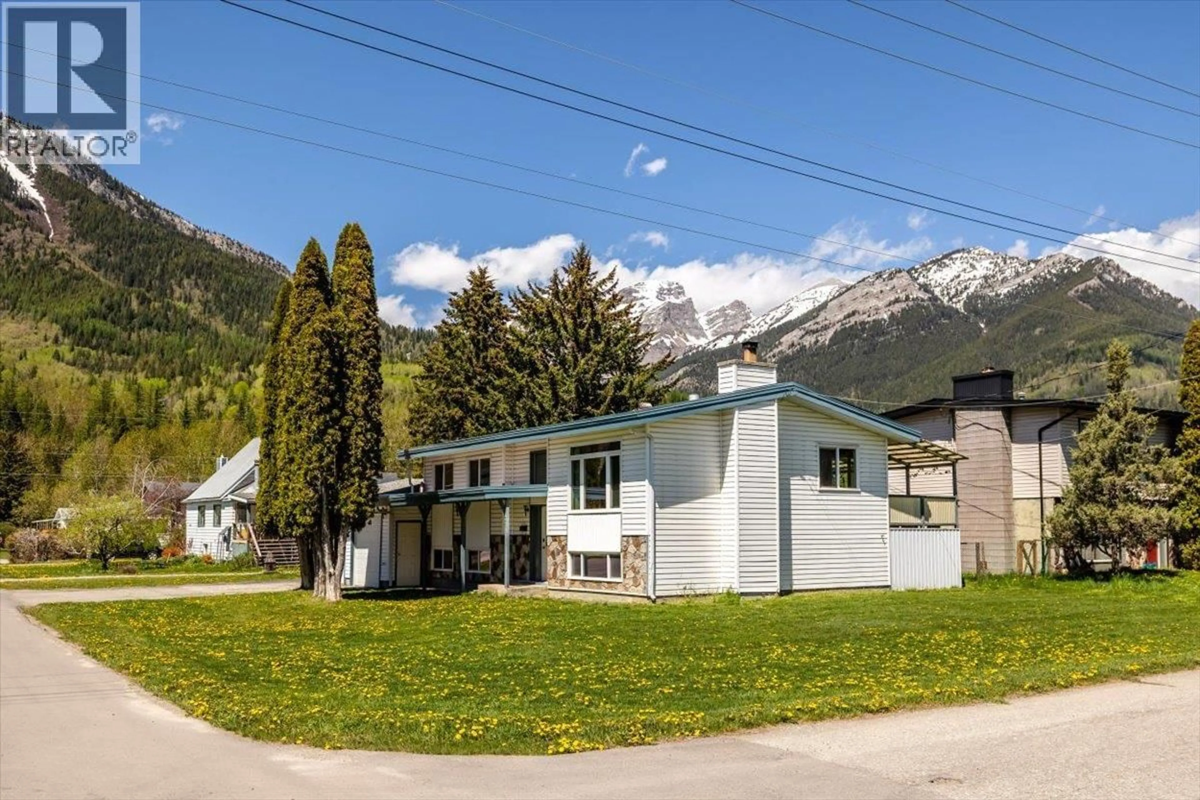 Patio, mountain view for 1201 10TH AVENUE, Fernie British Columbia V0B1M0