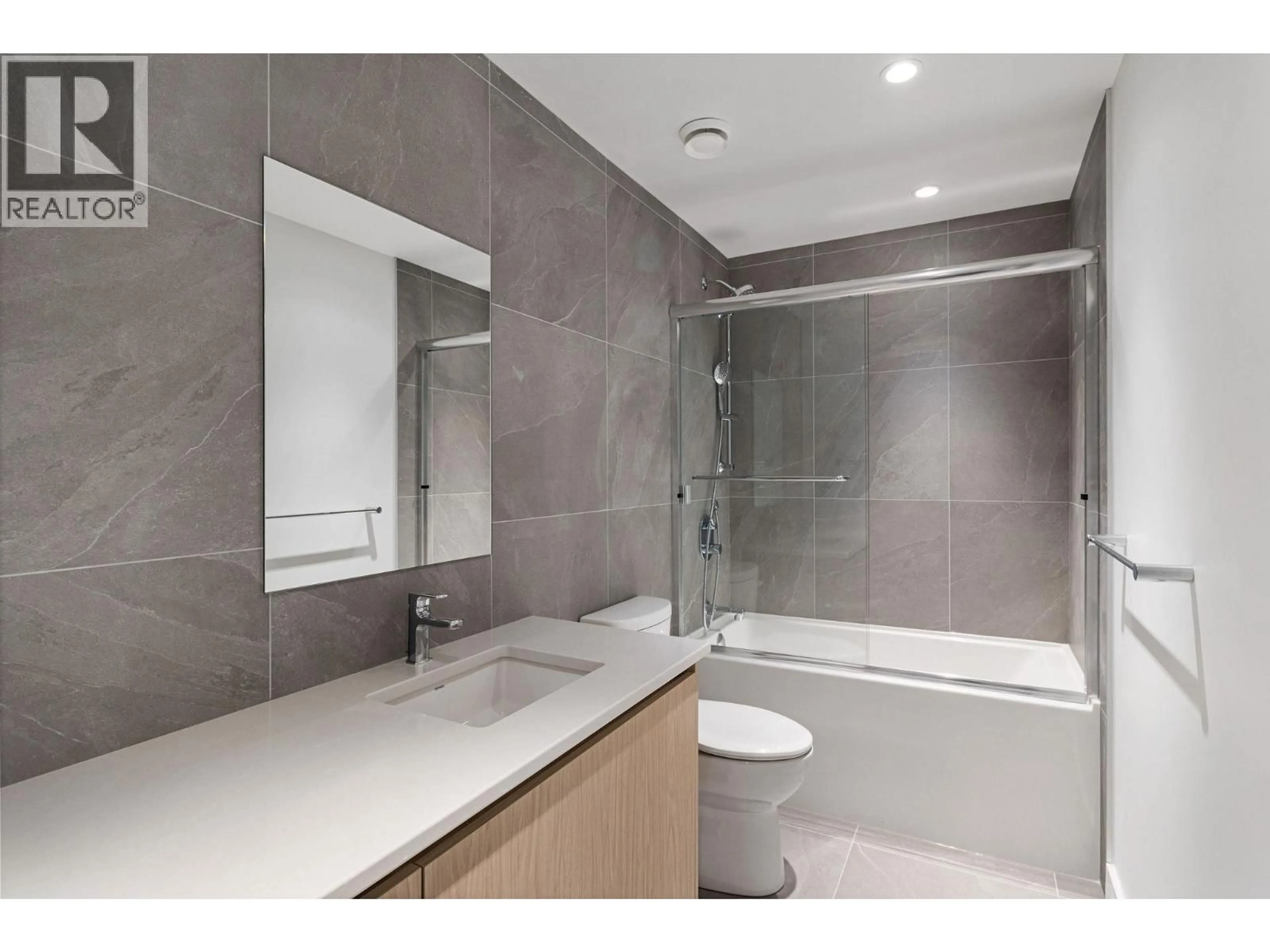 Standard bathroom, ceramic/tile floor for 201 - 3051 ABBOTT STREET, Kelowna British Columbia V1Y0P1