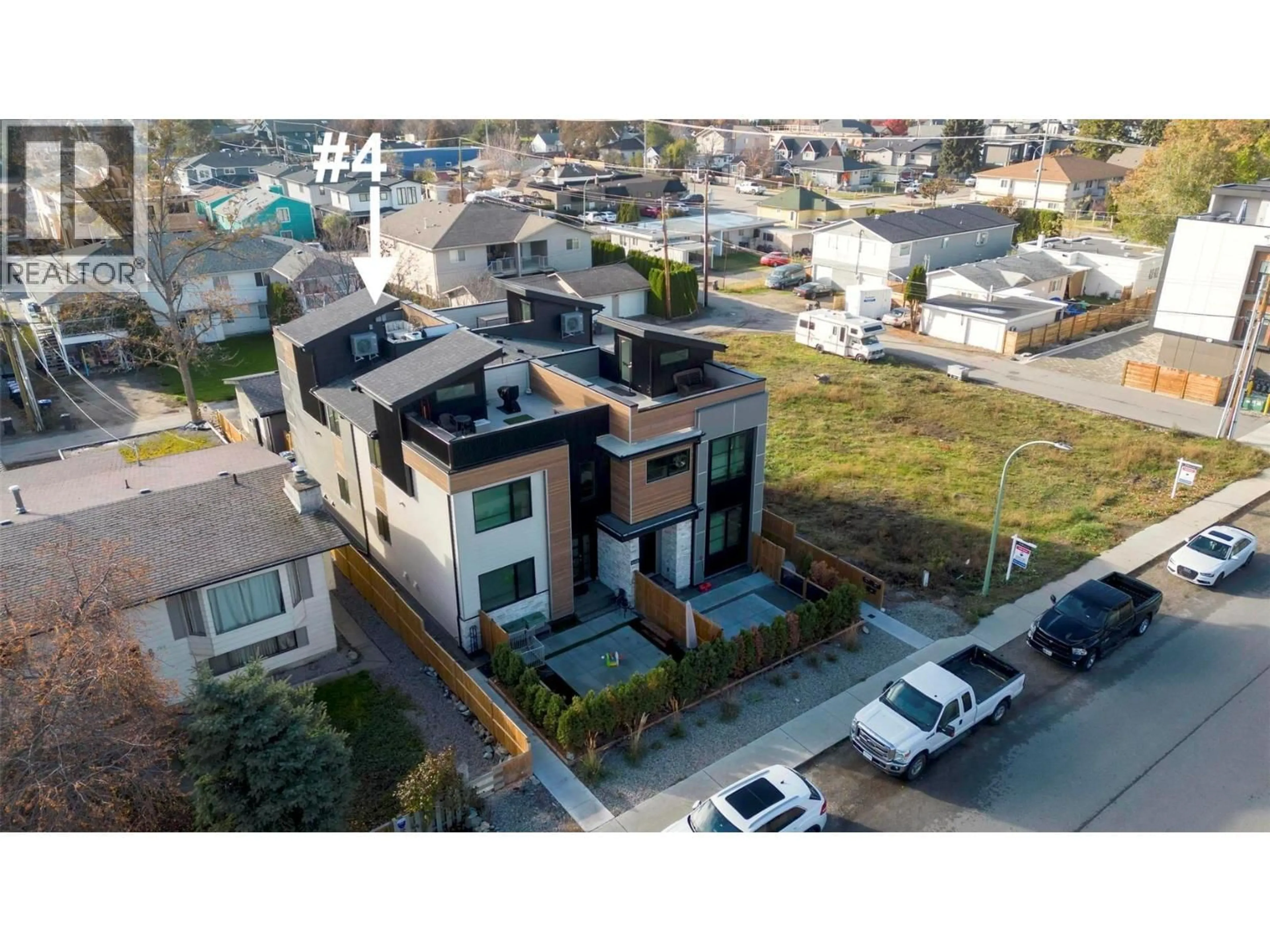 A pic from outside/outdoor area/front of a property/back of a property/a pic from drone, street for 4 - 745 MORRISON AVENUE, Kelowna British Columbia V1Y5E6