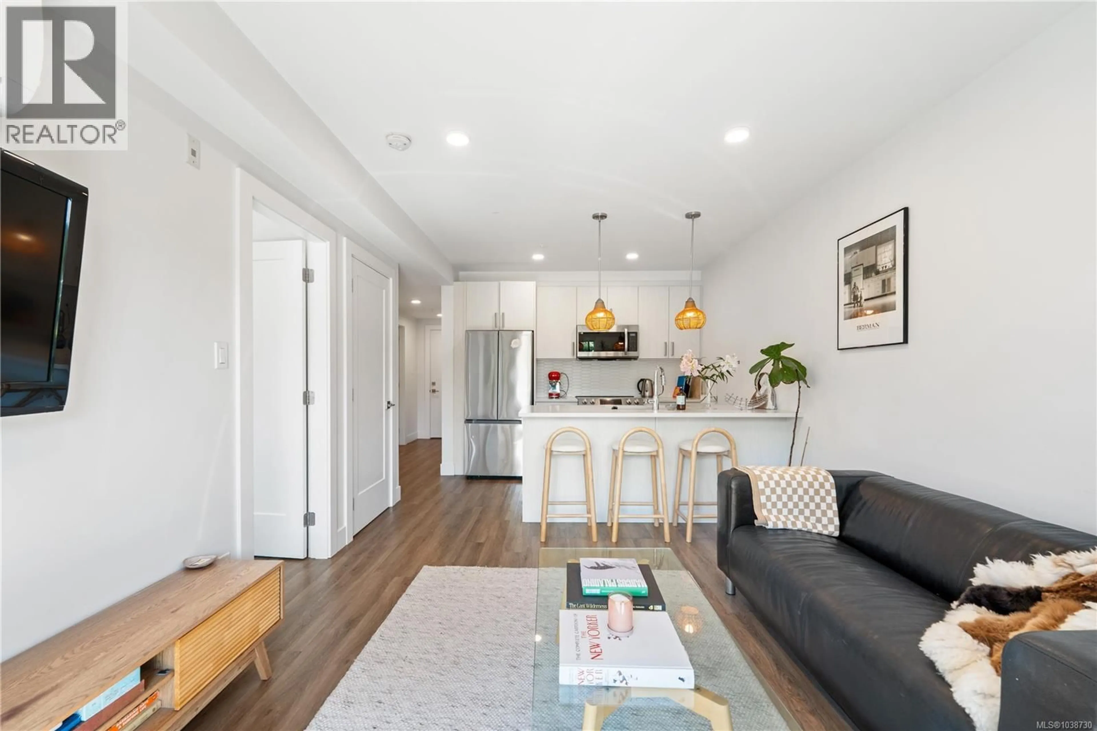 Open concept kitchen, wood/laminate floor for 102 - 135 HALIBURTON STREET, Nanaimo British Columbia V9R4V9