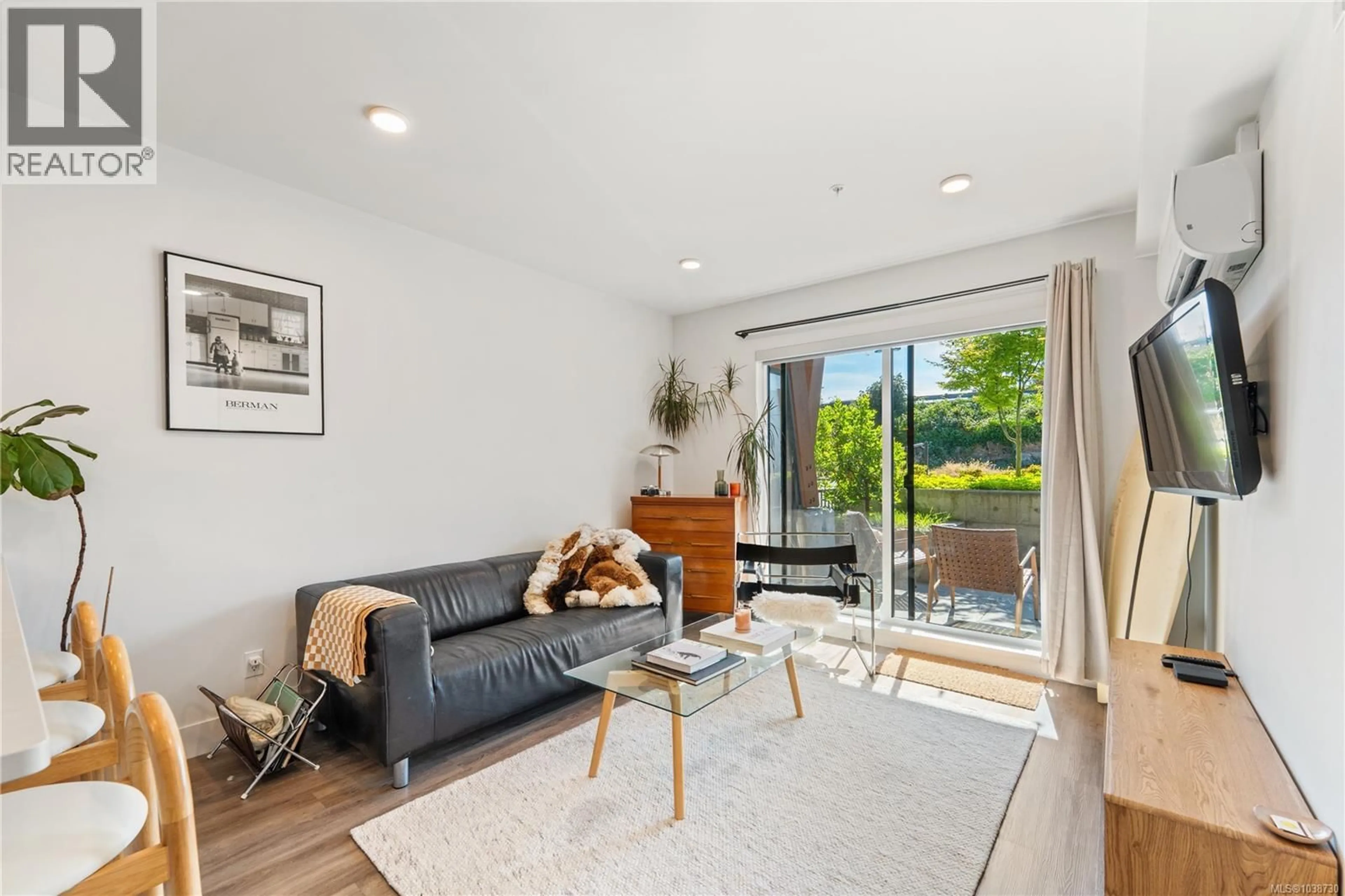 Living room with furniture, unknown for 102 - 135 HALIBURTON STREET, Nanaimo British Columbia V9R4V9