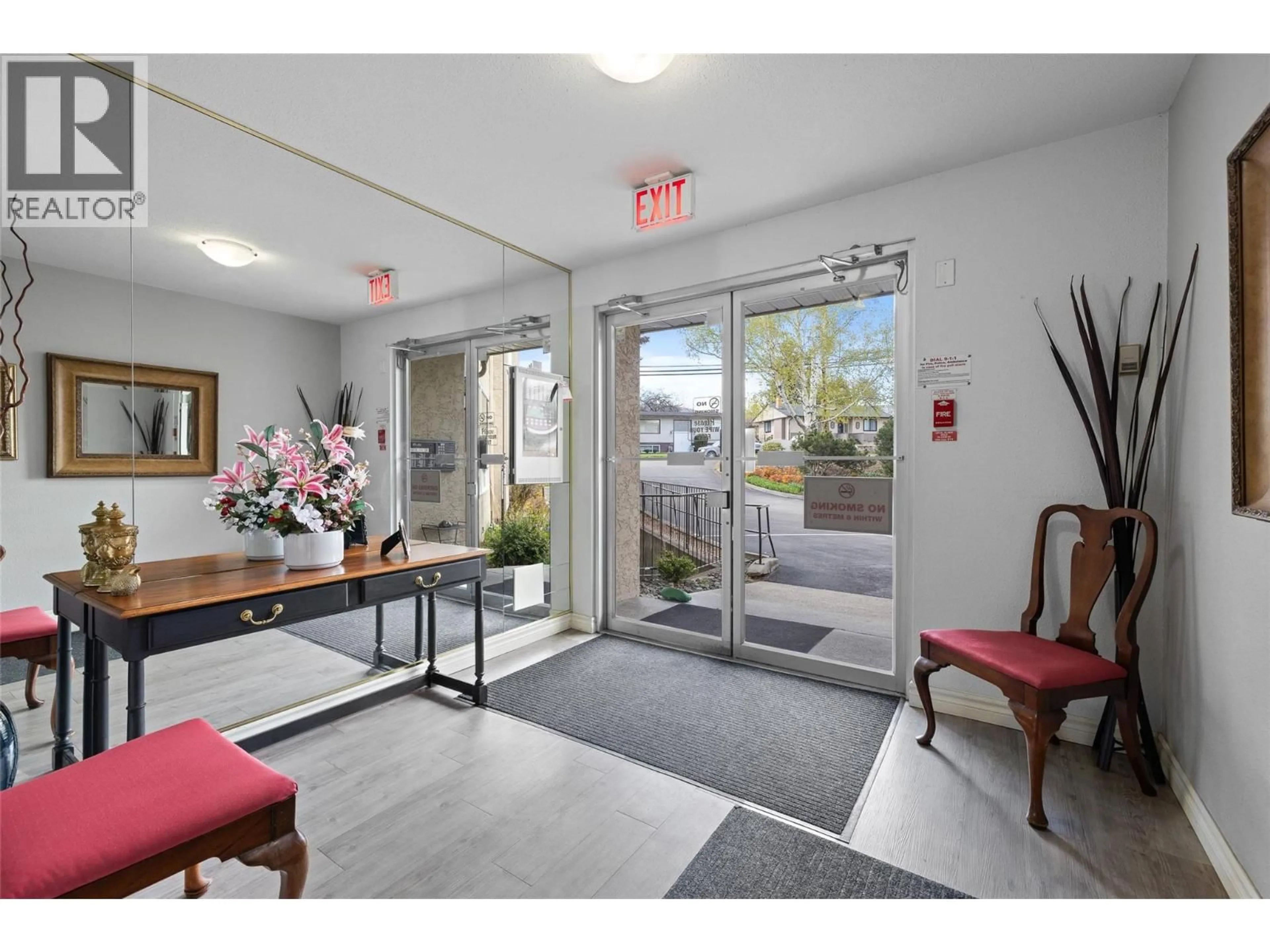 Indoor foyer for 304 - 3815 BROWN ROAD, West Kelowna British Columbia V4T1R8
