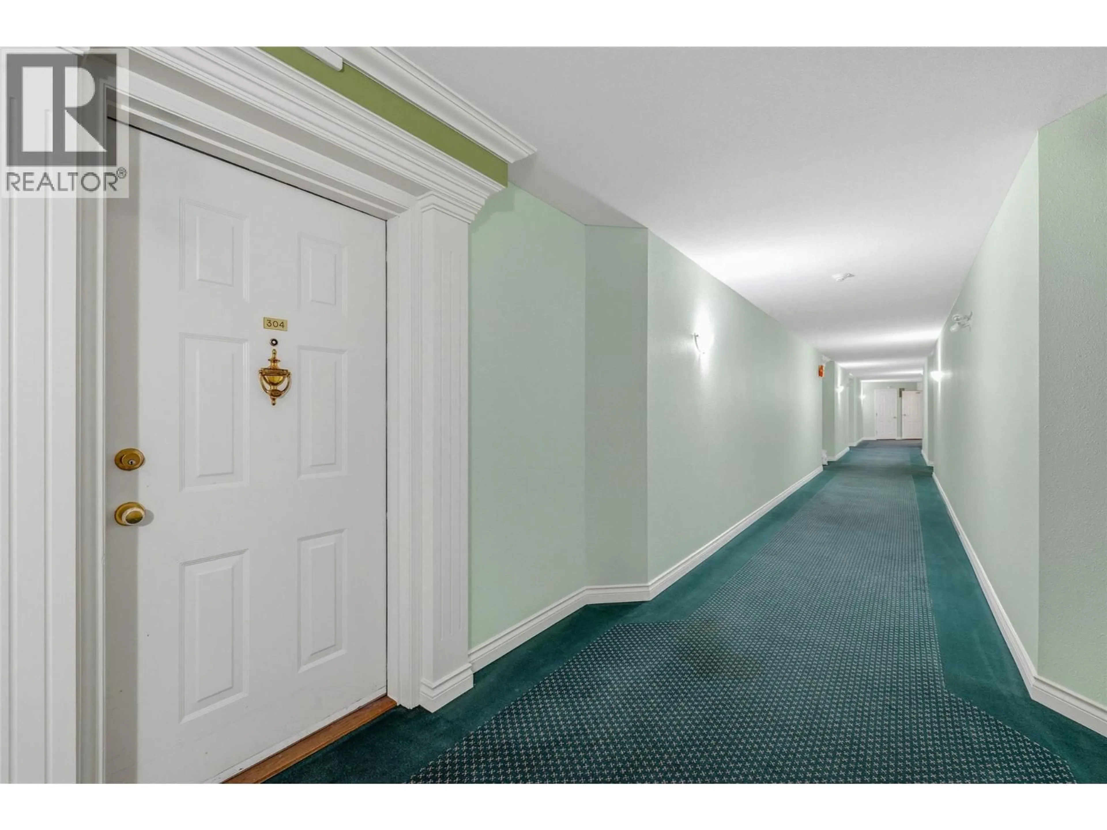 Indoor foyer for 304 - 3815 BROWN ROAD, West Kelowna British Columbia V4T1R8