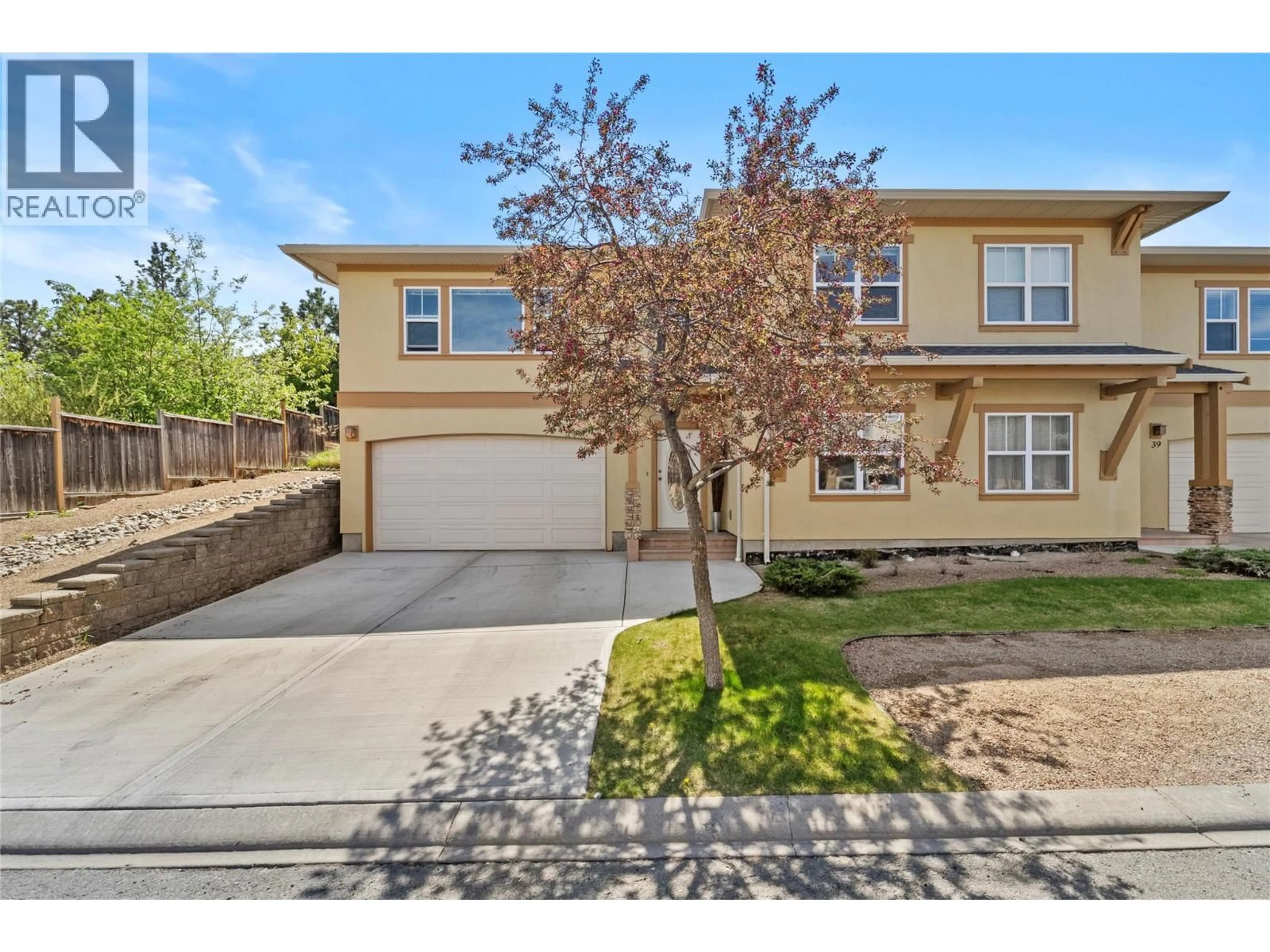 A pic from outside/outdoor area/front of a property/back of a property/a pic from drone, street for 38 - 1055 ABERDEEN DRIVE DRIVE, Kamloops British Columbia V1S2A7
