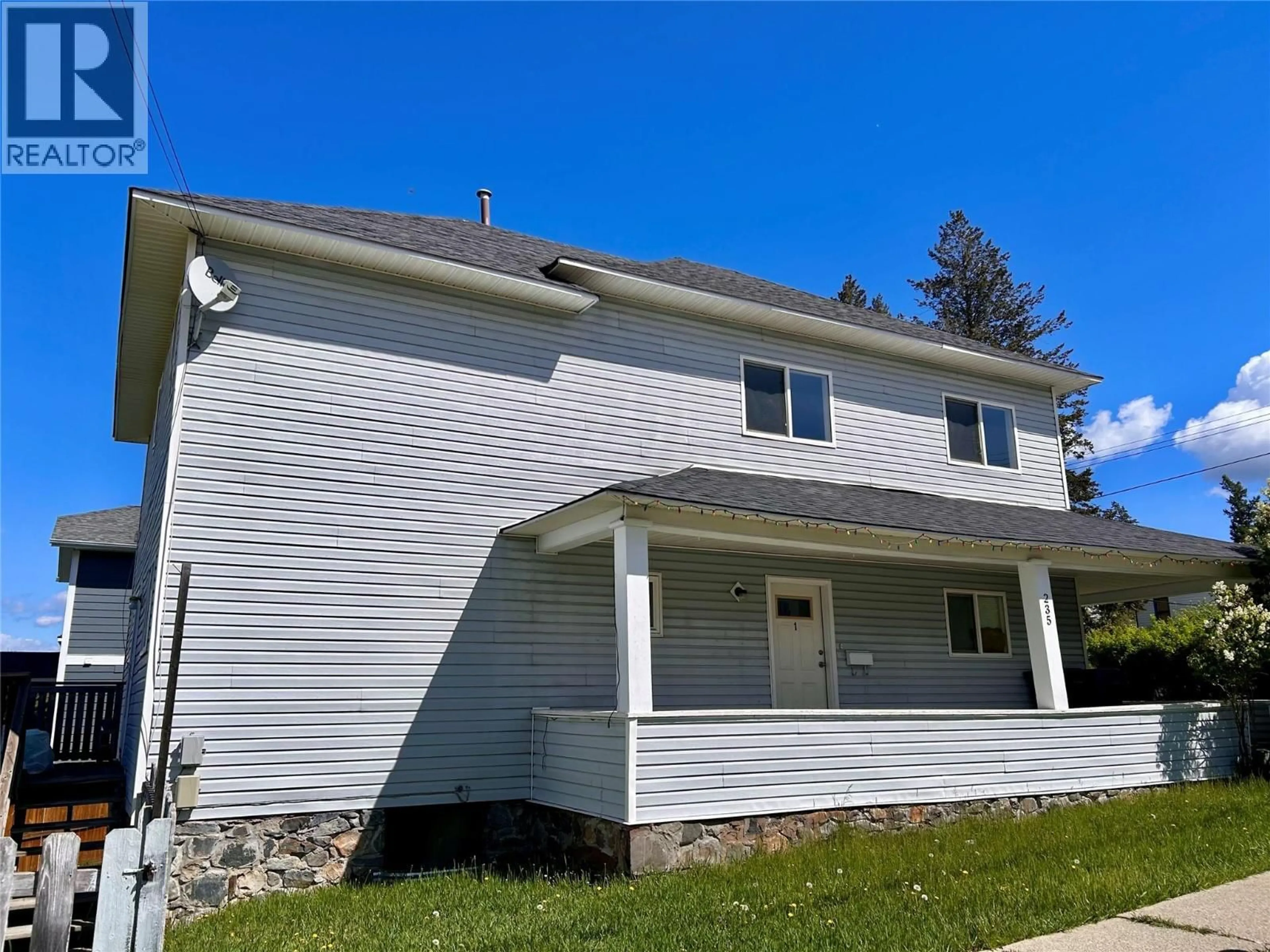 Home with vinyl exterior material, street for 235 10TH AVENUE SOUTH, Cranbrook British Columbia V1C2N3