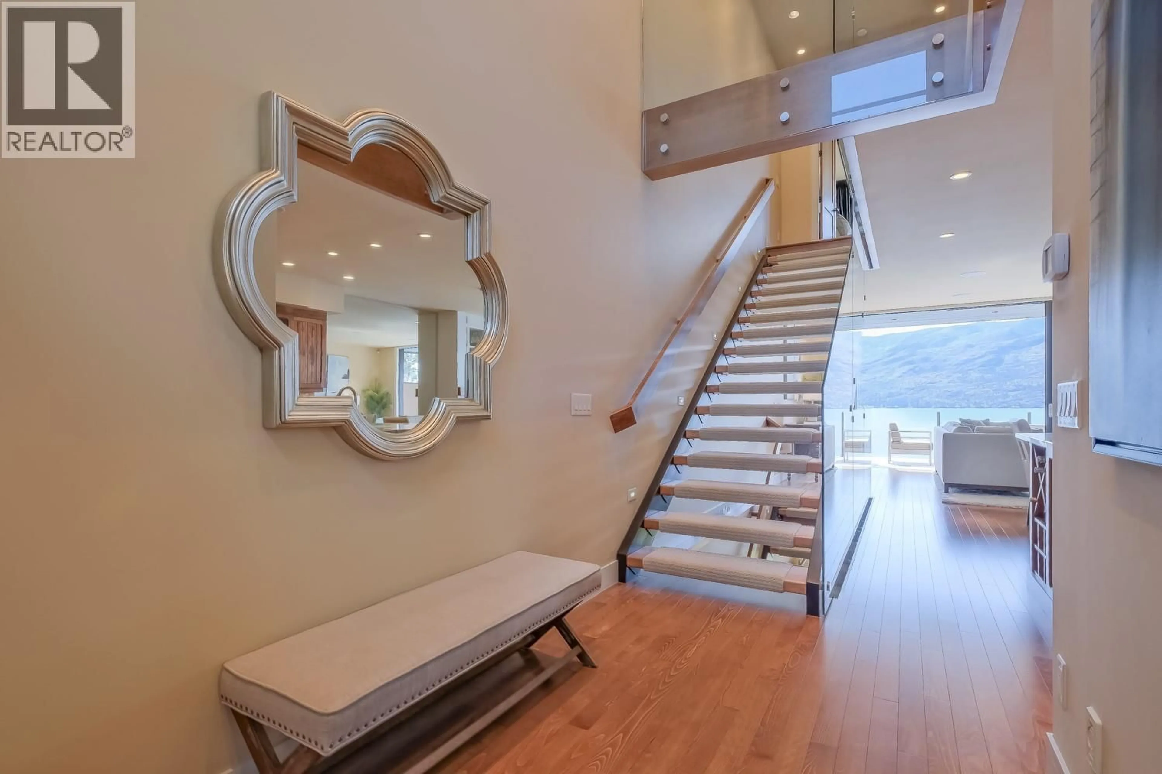 Indoor foyer for 1 - 5235 BUCHANAN ROAD, Peachland British Columbia V0H1X1