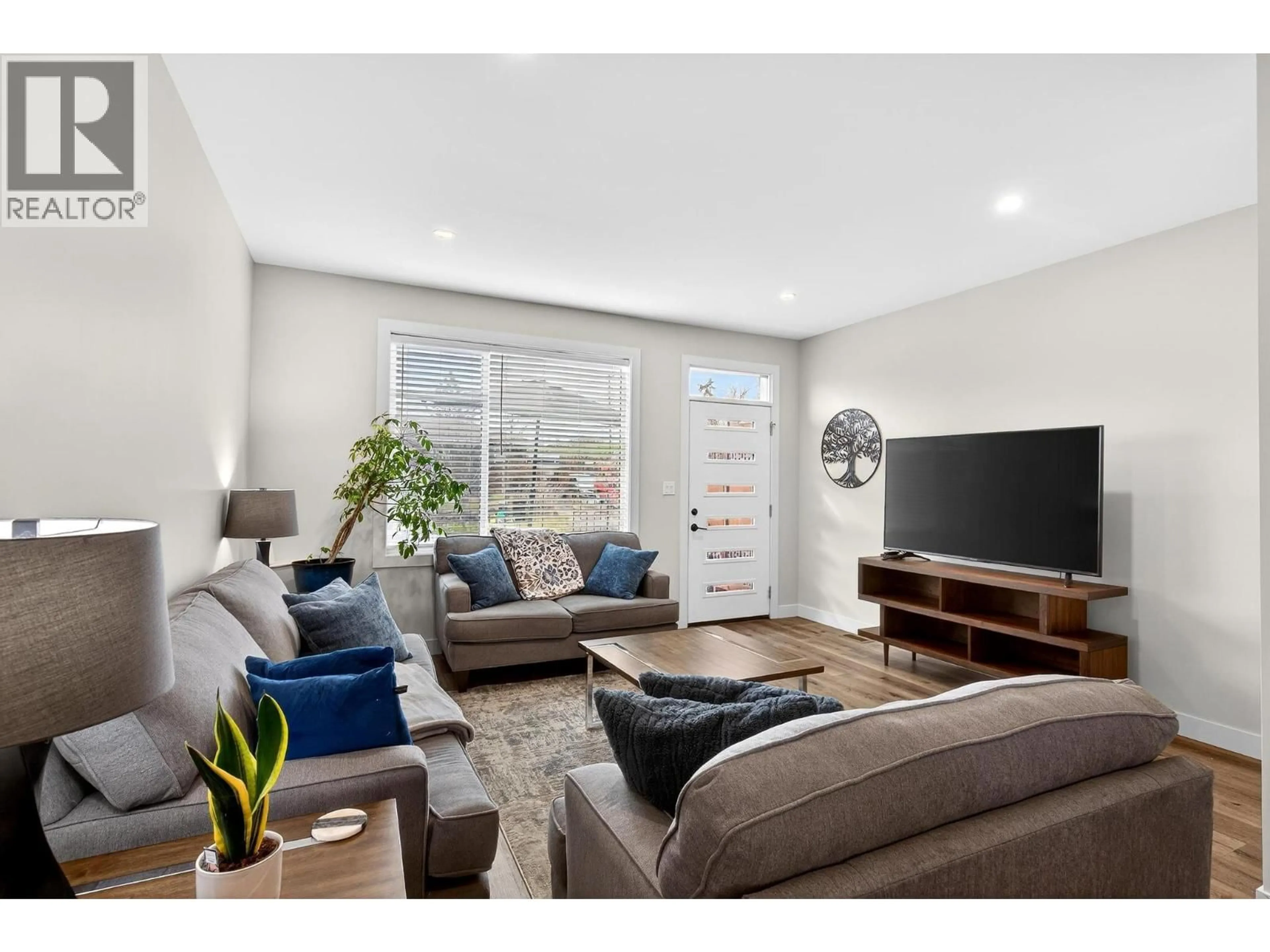 Living room with furniture, unknown for 3 - 3405 16 AVENUE, Vernon British Columbia V1T1A7