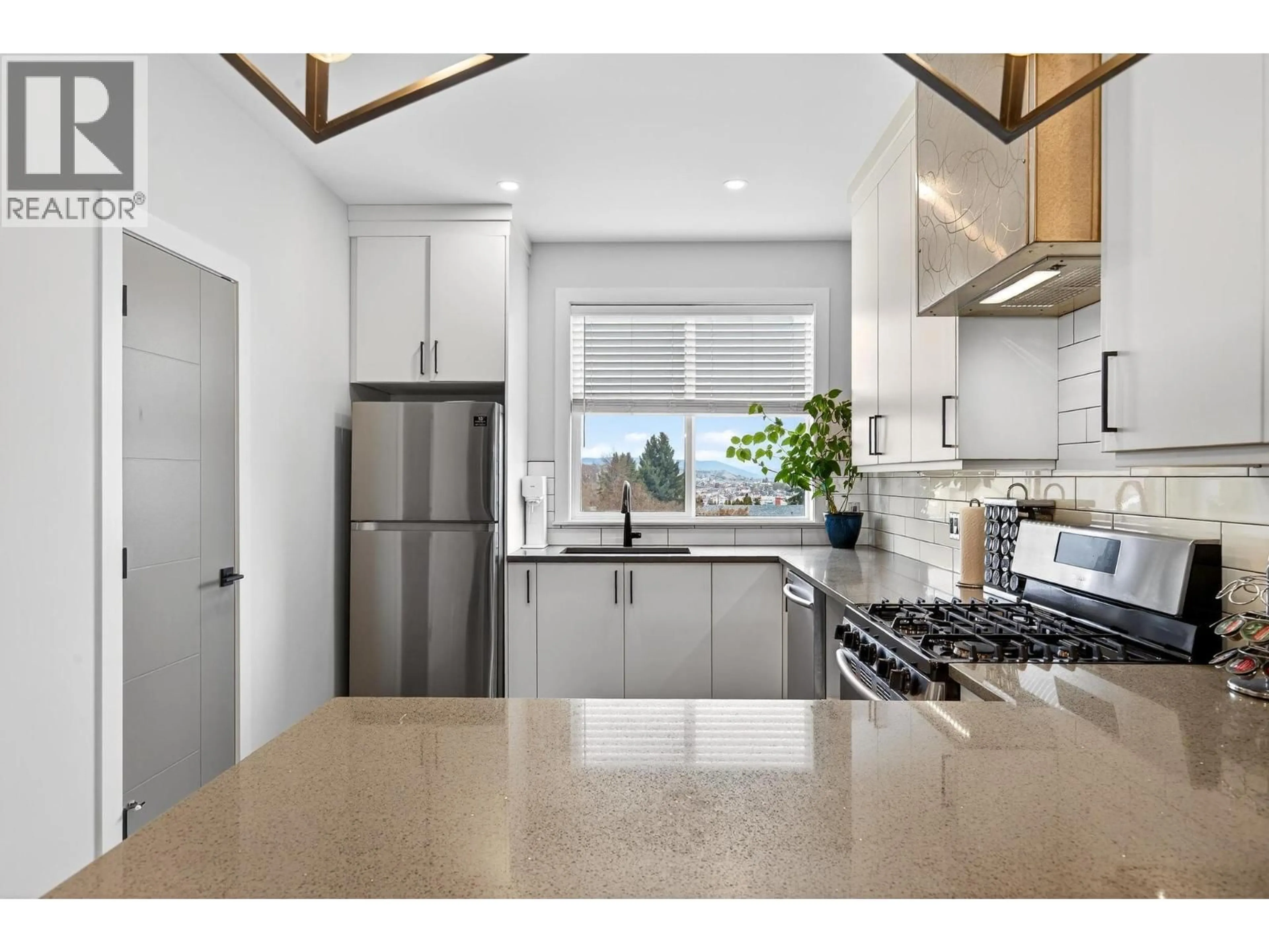 Open concept kitchen, ceramic/tile floor for 3 - 3405 16 AVENUE, Vernon British Columbia V1T1A7