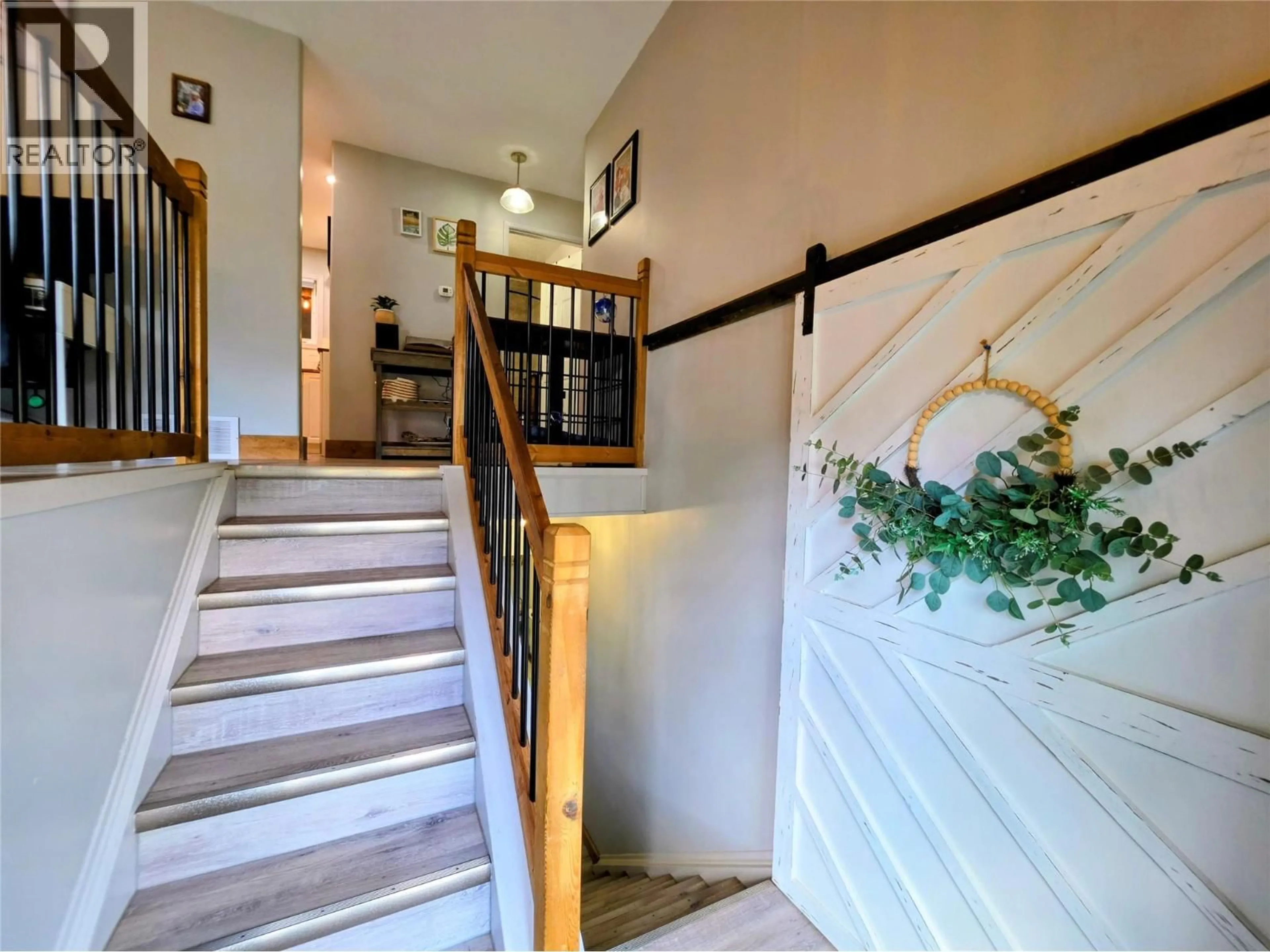 Indoor foyer for 457 MOUNTAIN ASH CRESCENT, Sparwood British Columbia V0B2G1