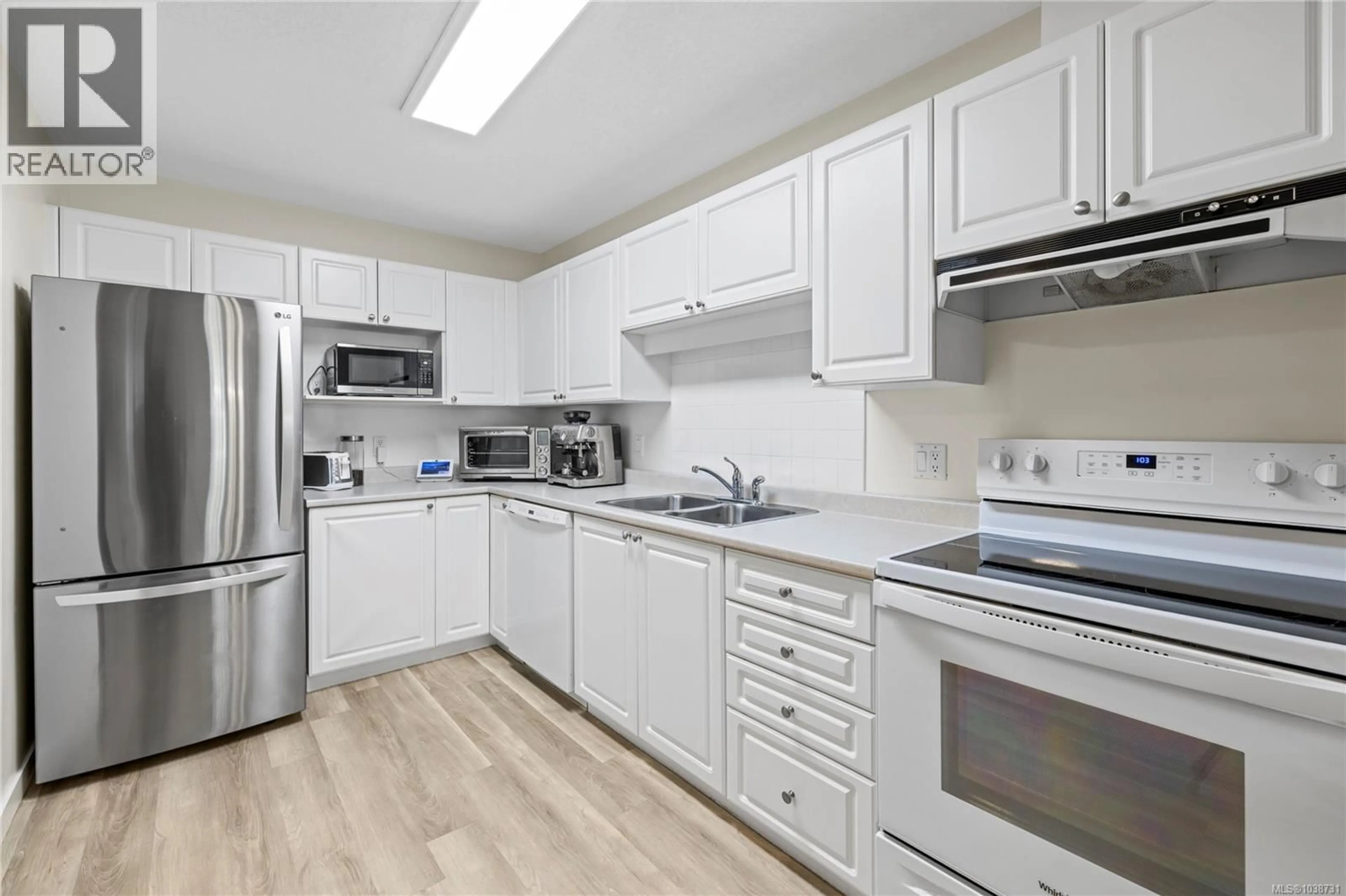 Standard kitchen, unknown for 108 - 354 MORISON AVENUE, Parksville British Columbia V9P2V3