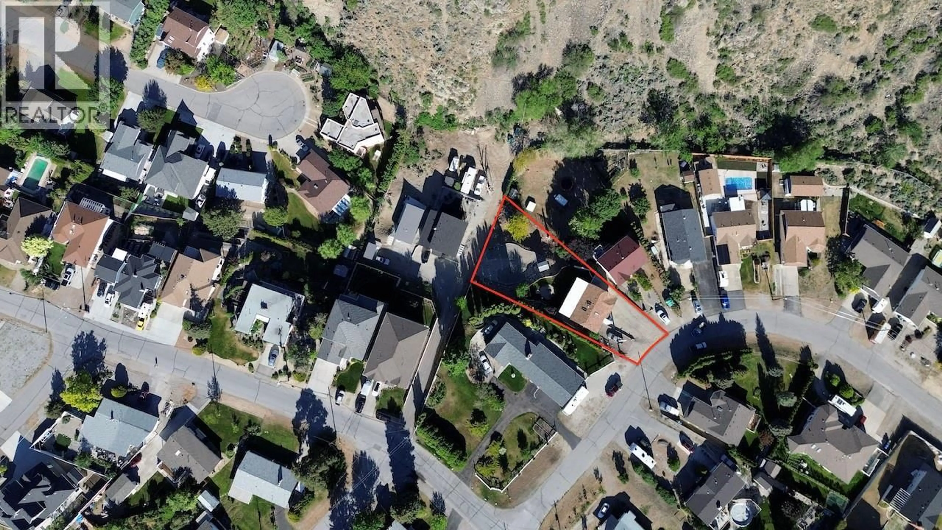 A pic from outside/outdoor area/front of a property/back of a property/a pic from drone, street for 876 EVENINGSTAR CRESCENT, Oliver British Columbia V0H1T0