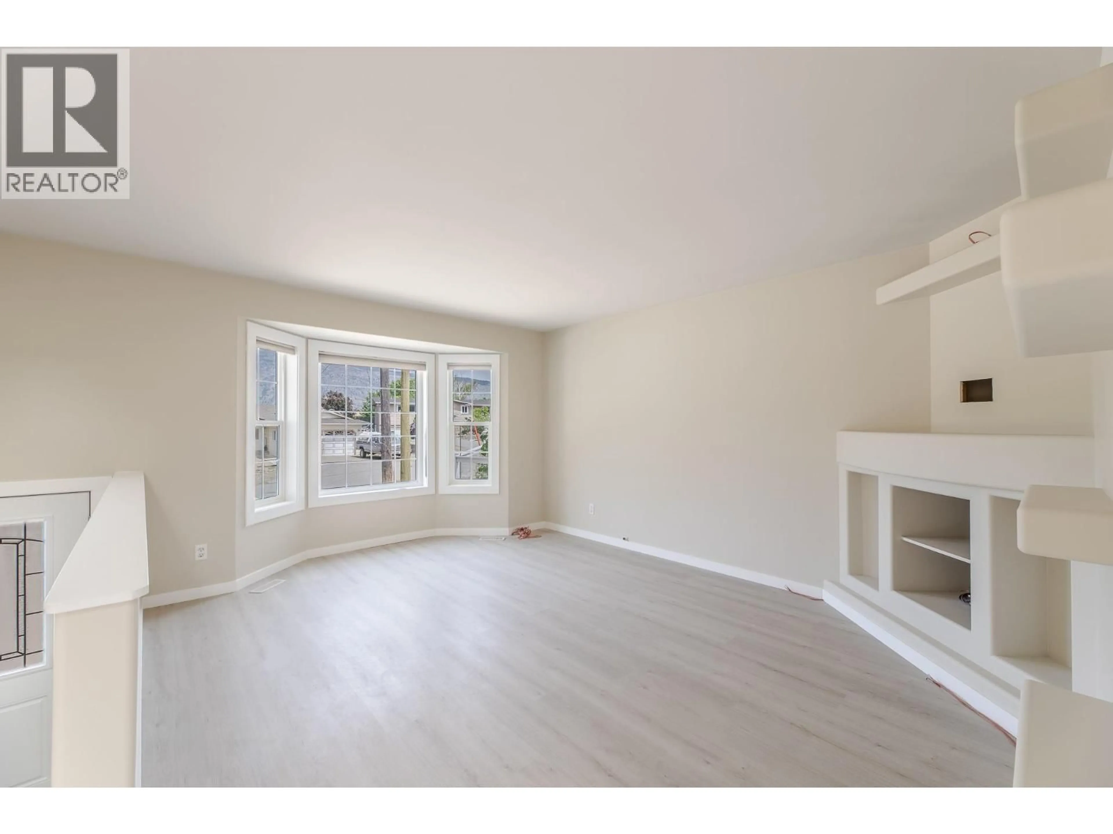 A pic of a room for 876 EVENINGSTAR CRESCENT, Oliver British Columbia V0H1T0