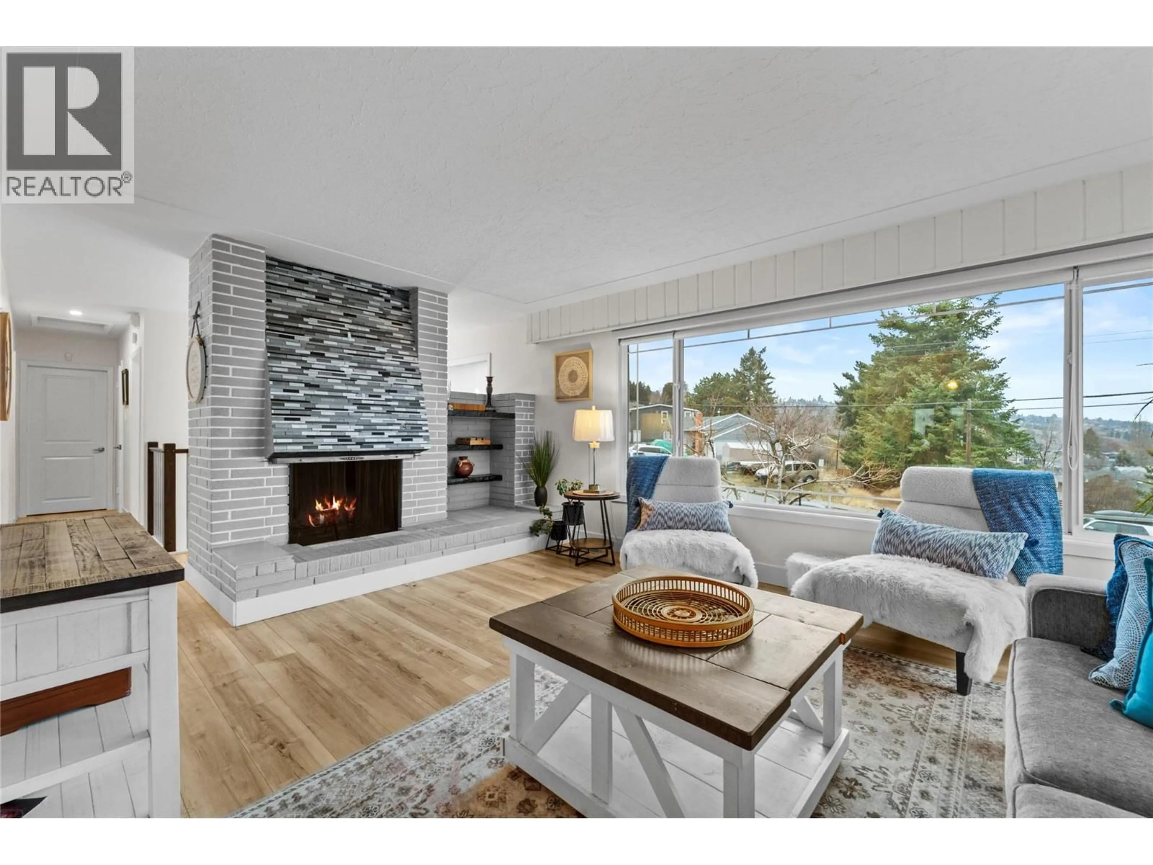 Living room with furniture, unknown for 1515 ROBINSON CRESCENT, Kamloops British Columbia V2C3J2