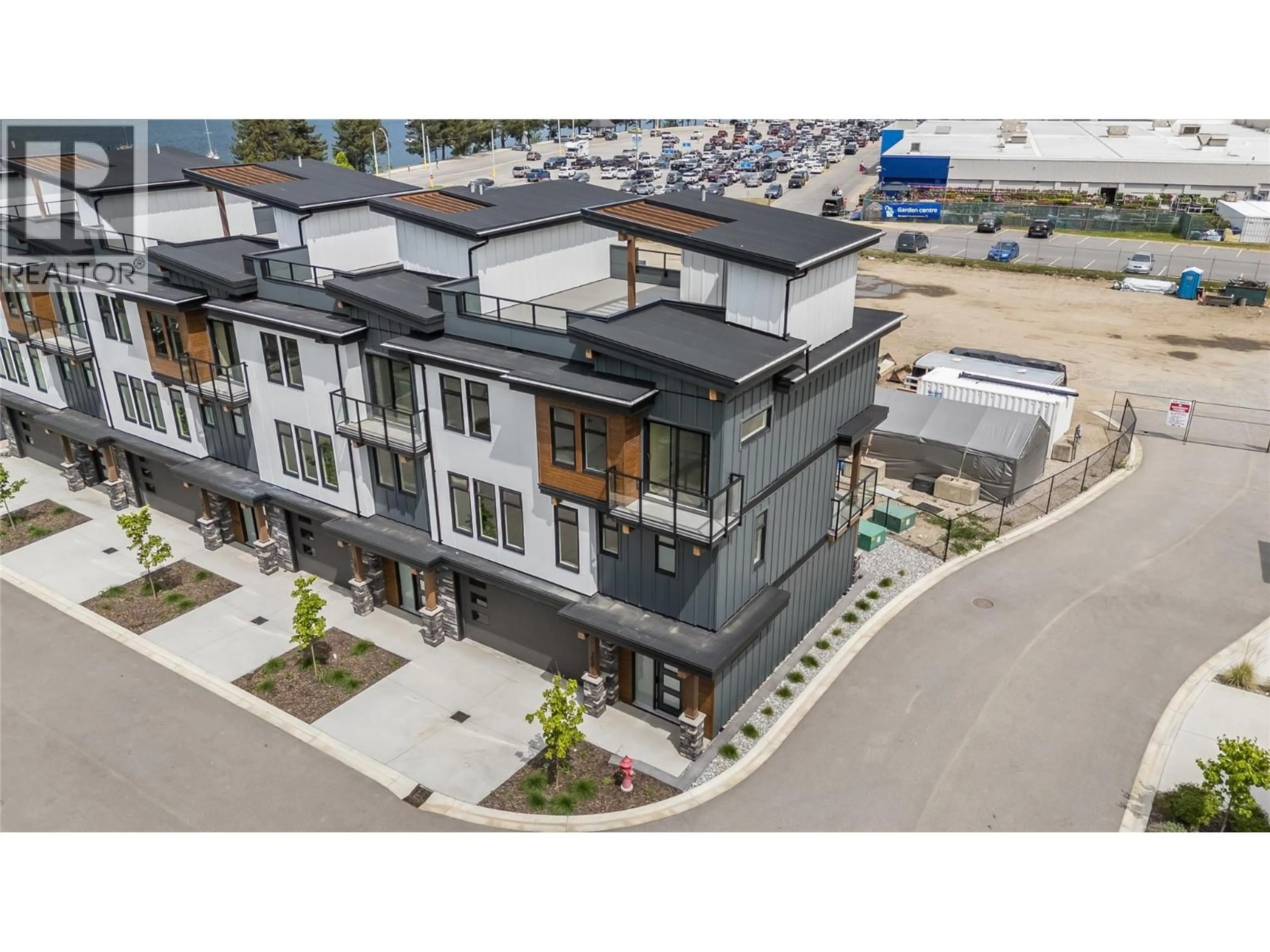 A pic from outside/outdoor area/front of a property/back of a property/a pic from drone, street for 208 - 910 LAKESIDE DRIVE, Nelson British Columbia V1L6G3