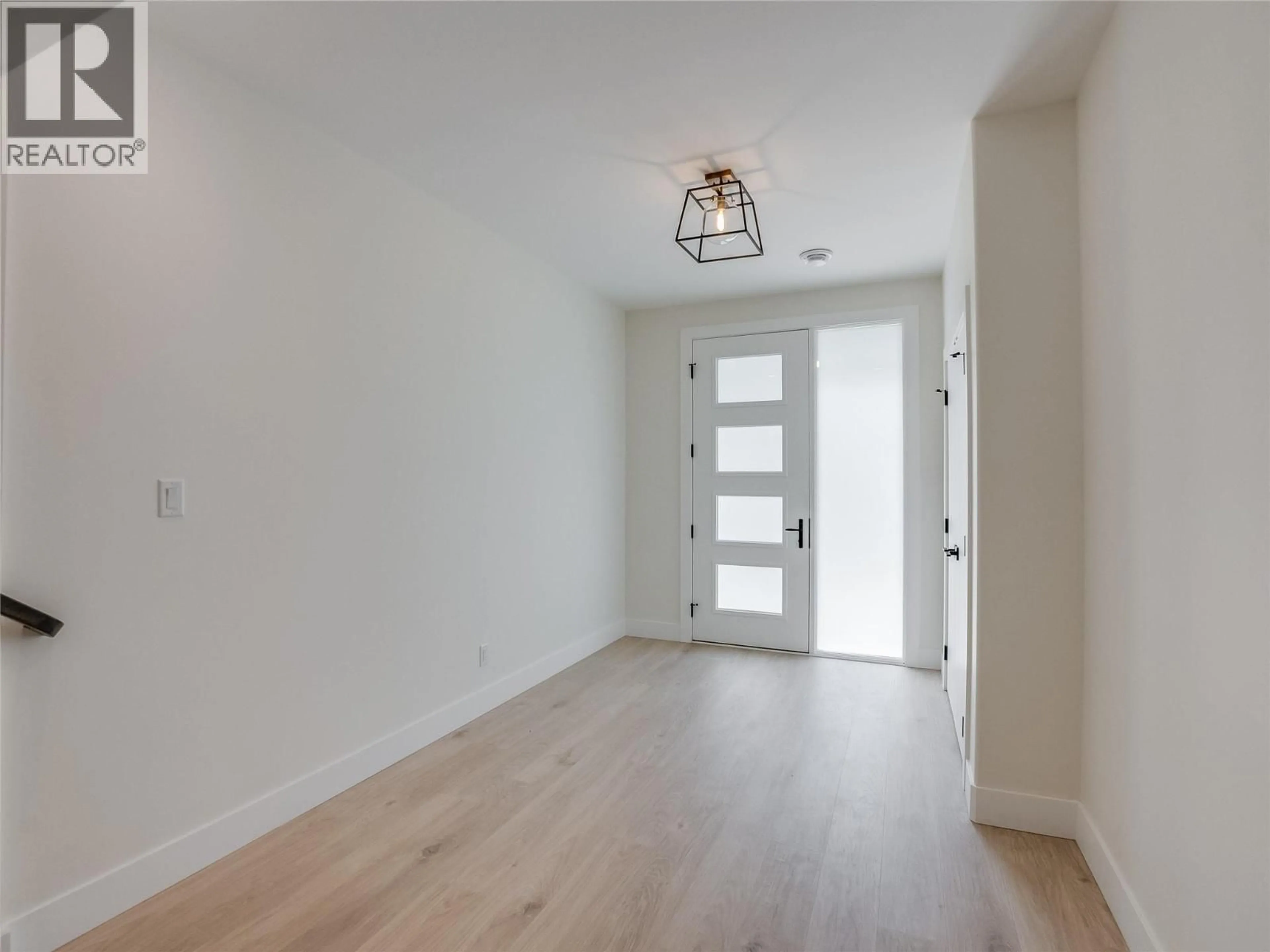 Indoor entryway for 203 - 910 LAKESIDE DRIVE, Nelson British Columbia V1L6G3