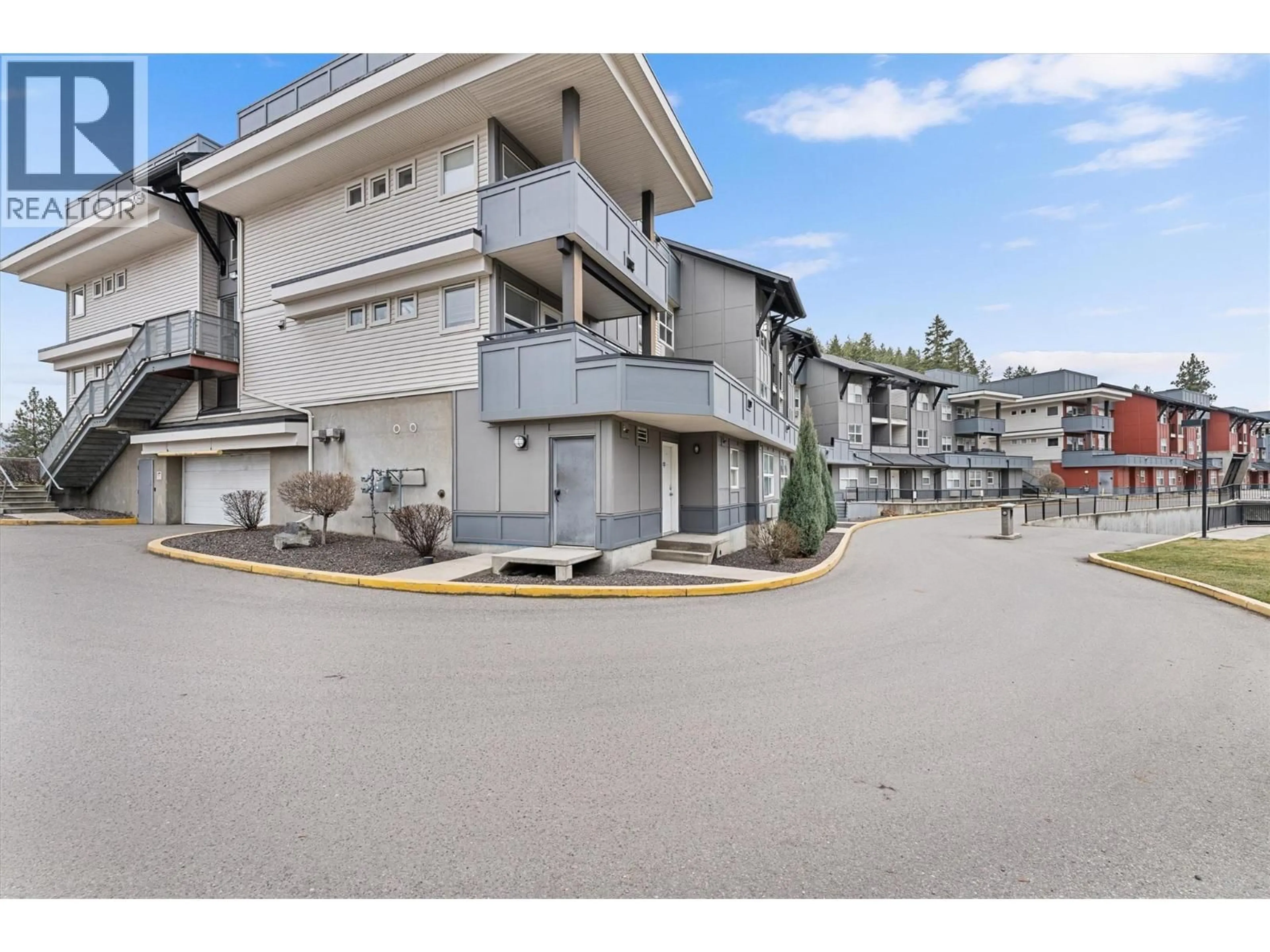 Patio, mountain view for 206 - 1479 GLENMORE ROAD NORTH, Kelowna British Columbia V1V2C5