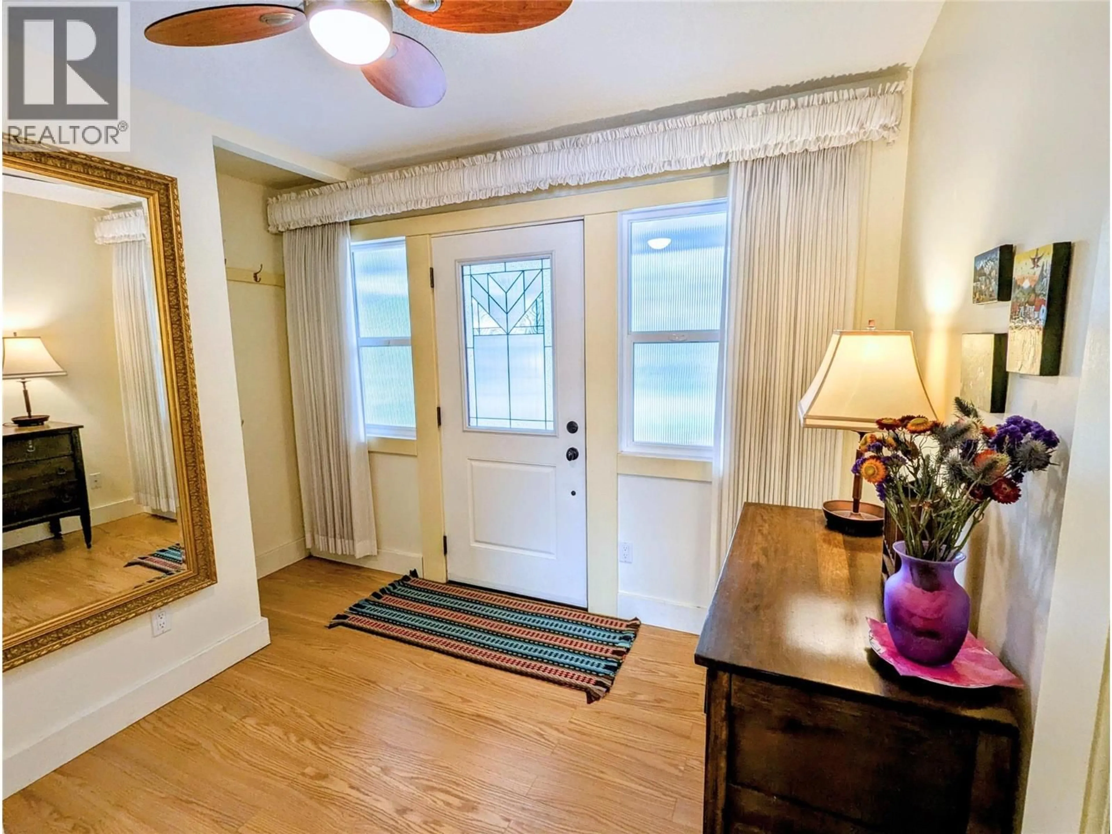 Indoor entryway for 327 LAKESHORE DRIVE, Chase British Columbia V0E1M0