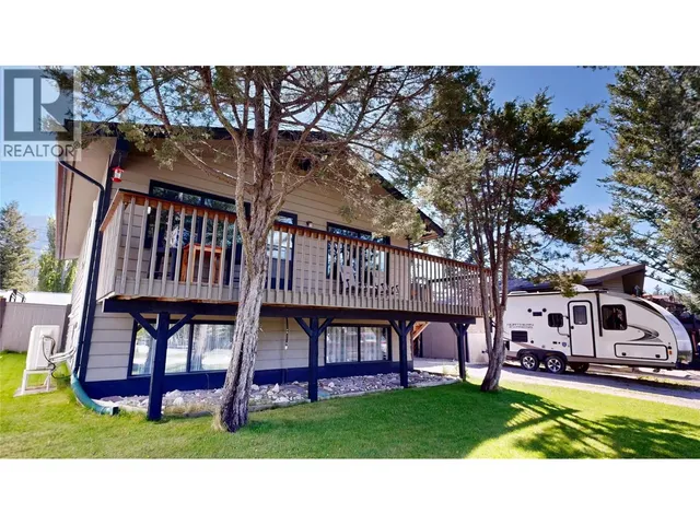 7536 JACKSON AVENUE, Radium Hot Springs 2