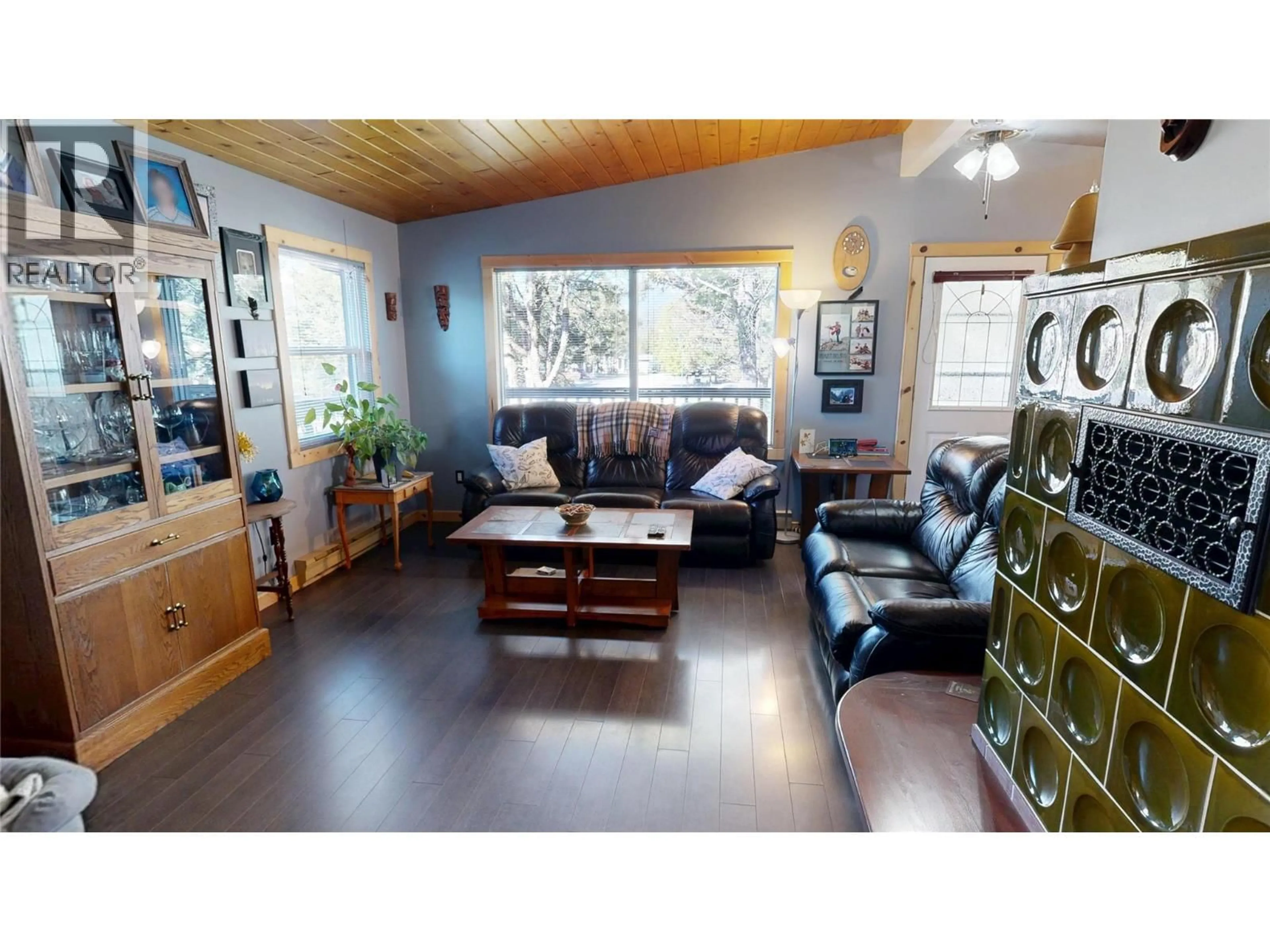 Living room with furniture, wood/laminate floor for 7536 JACKSON AVENUE, Radium Hot Springs British Columbia V0A1M0