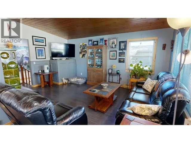 7536 JACKSON AVENUE, Radium Hot Springs 5