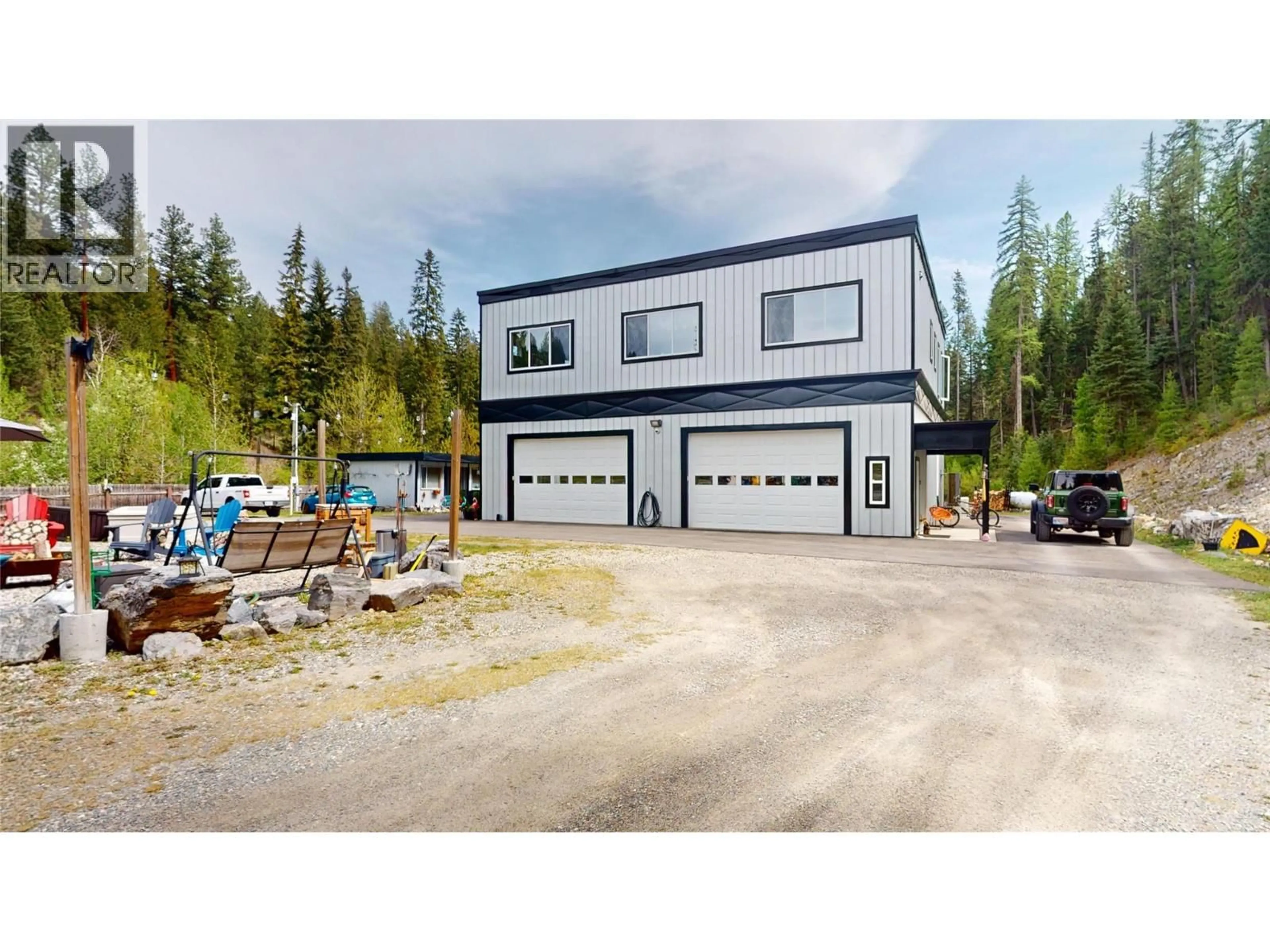 Indoor garage for 2325 KING STREET NORTHWEST, Cranbrook British Columbia V1C6S7