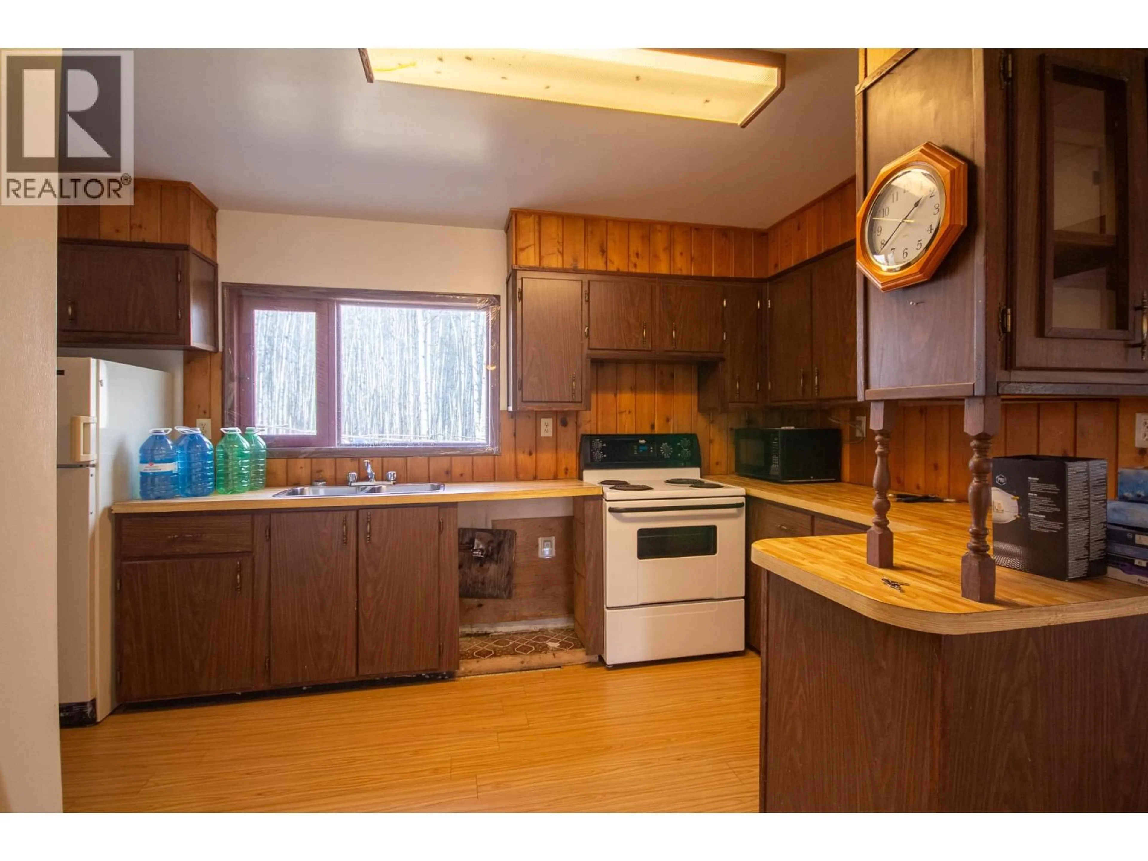 Standard kitchen, unknown for 404 188 ROAD, Dawson Creek British Columbia V0C2L0