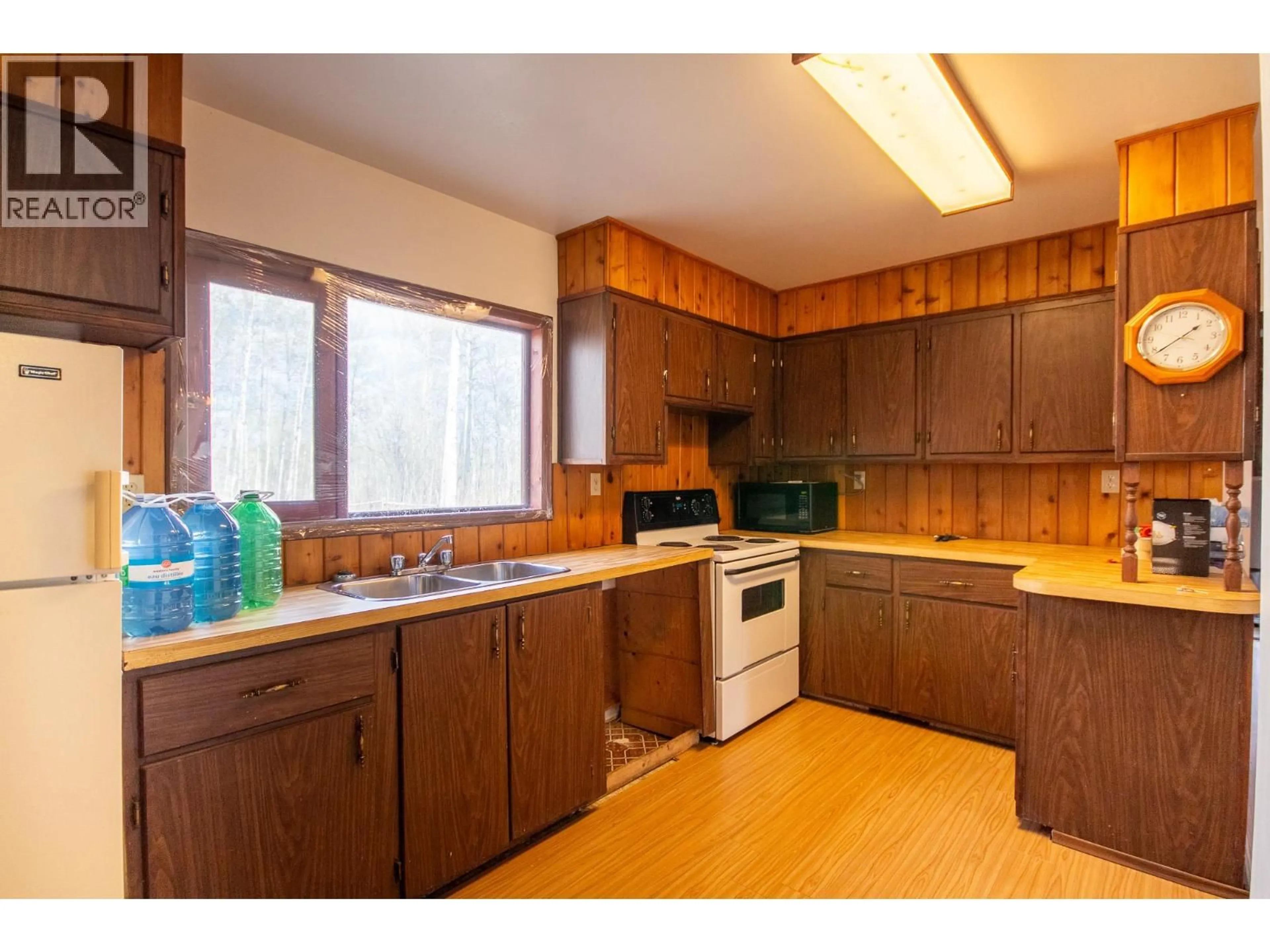 Standard kitchen, wood/laminate floor for 404 188 ROAD, Dawson Creek British Columbia V0C2L0