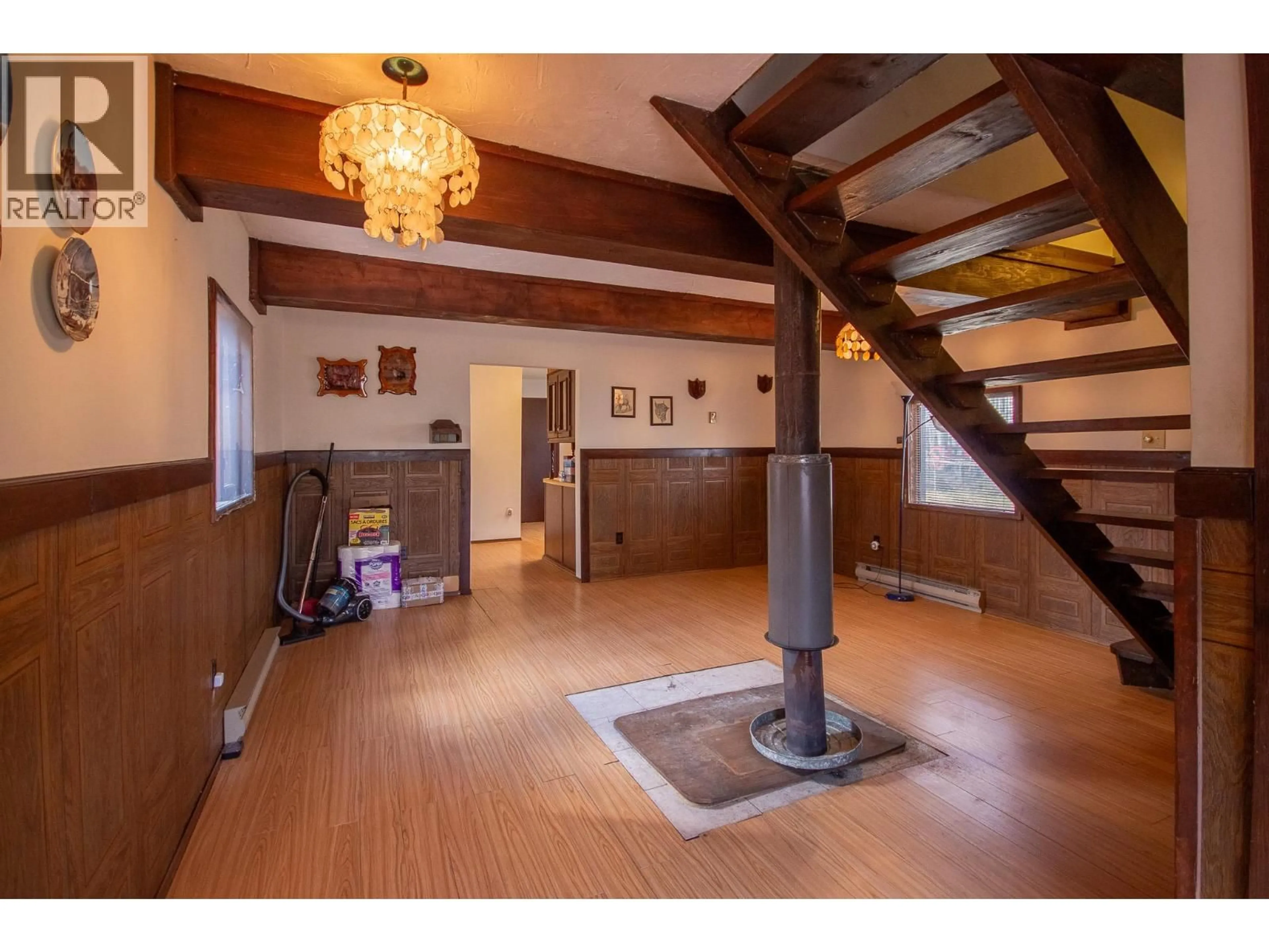 Indoor foyer for 404 188 ROAD, Dawson Creek British Columbia V0C2L0