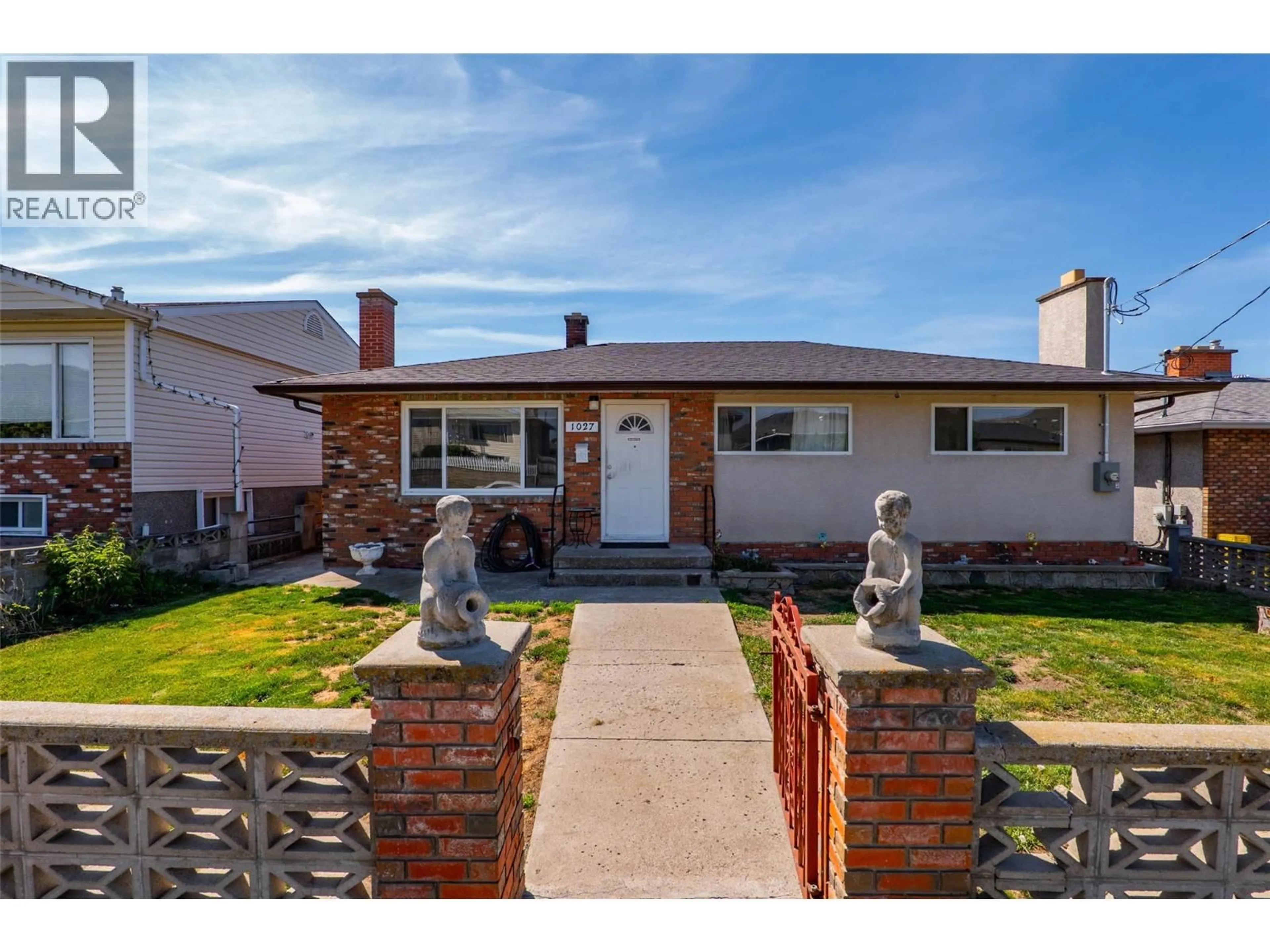 Home with brick exterior material, street for 1027 MONCTON AVENUE, Kamloops British Columbia V2B1S5