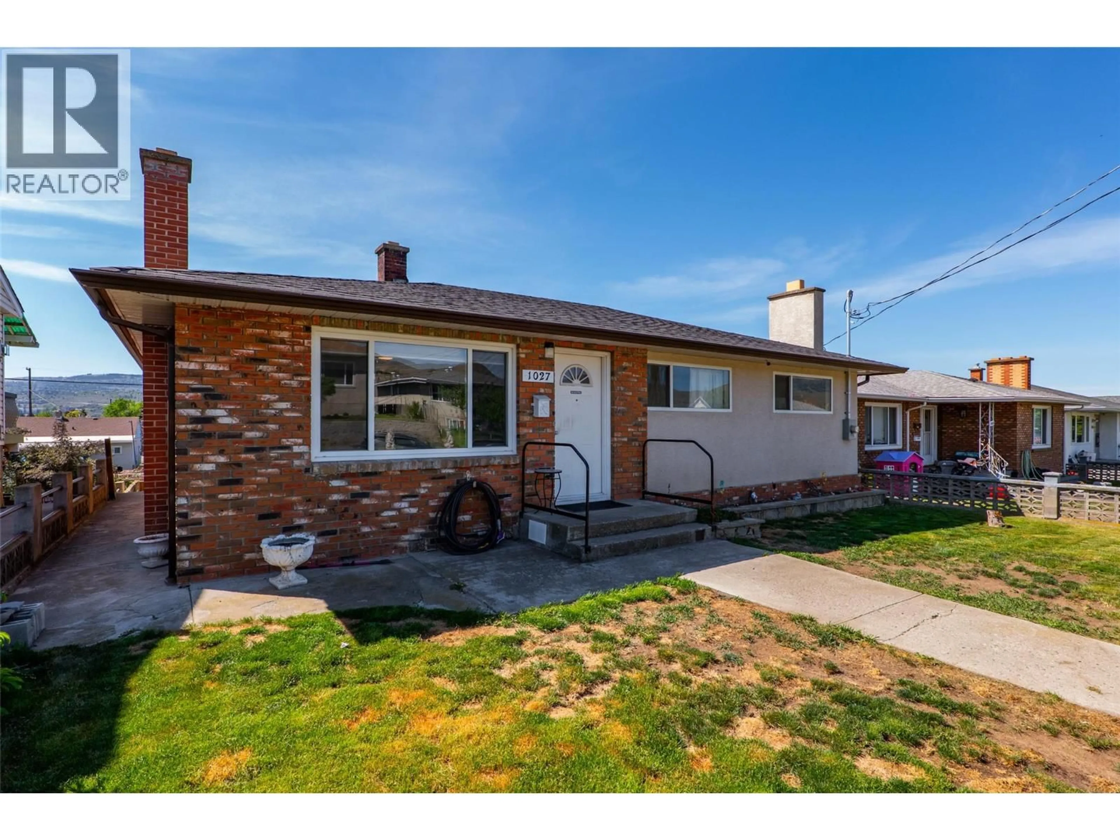 Home with brick exterior material, street for 1027 MONCTON AVENUE, Kamloops British Columbia V2B1S5