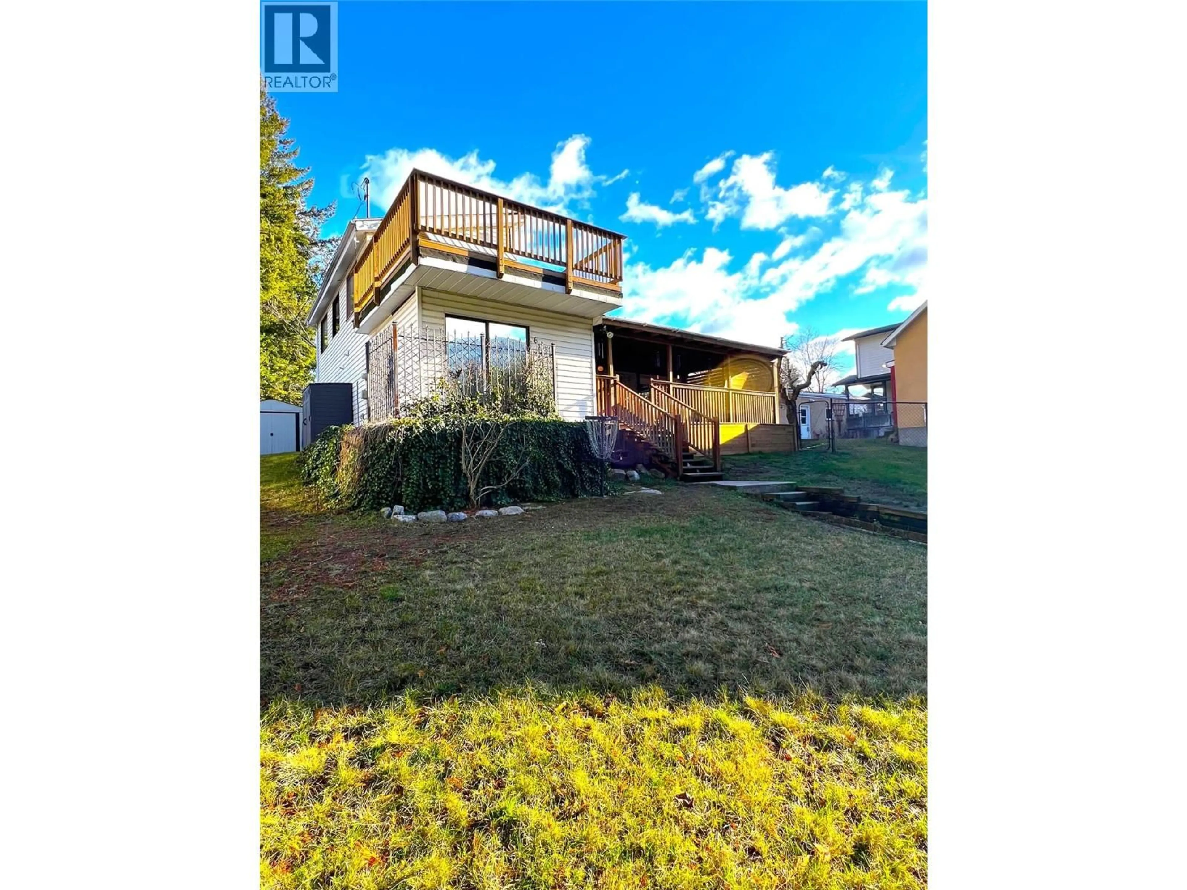 A pic from outside/outdoor area/front of a property/back of a property/a pic from drone, unknown for 613 11TH AVENUE, Castlegar British Columbia V1N1J7