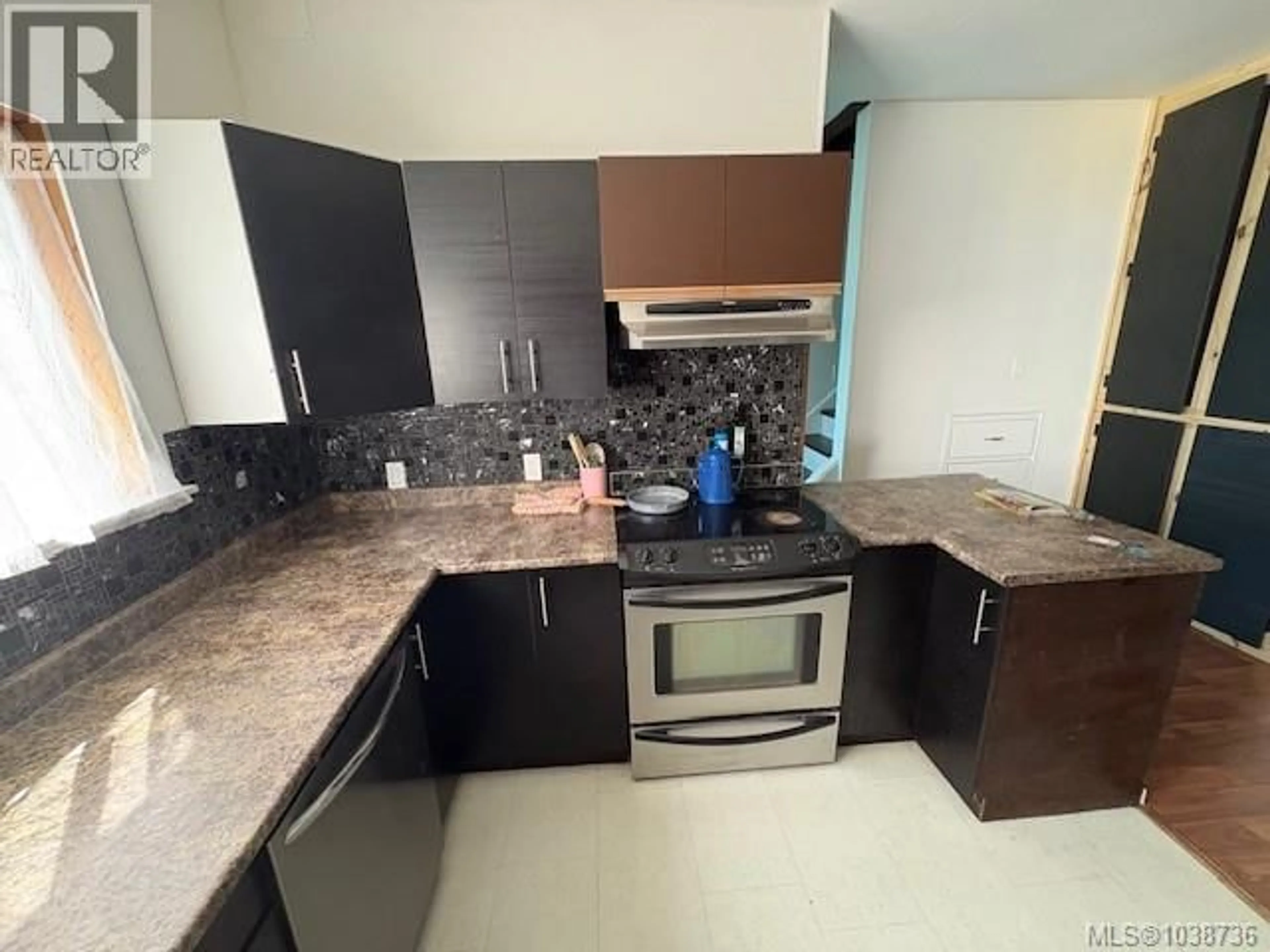 Standard kitchen, ceramic/tile floor for 2881 8TH AVENUE, Port Alberni British Columbia V9Y2K6