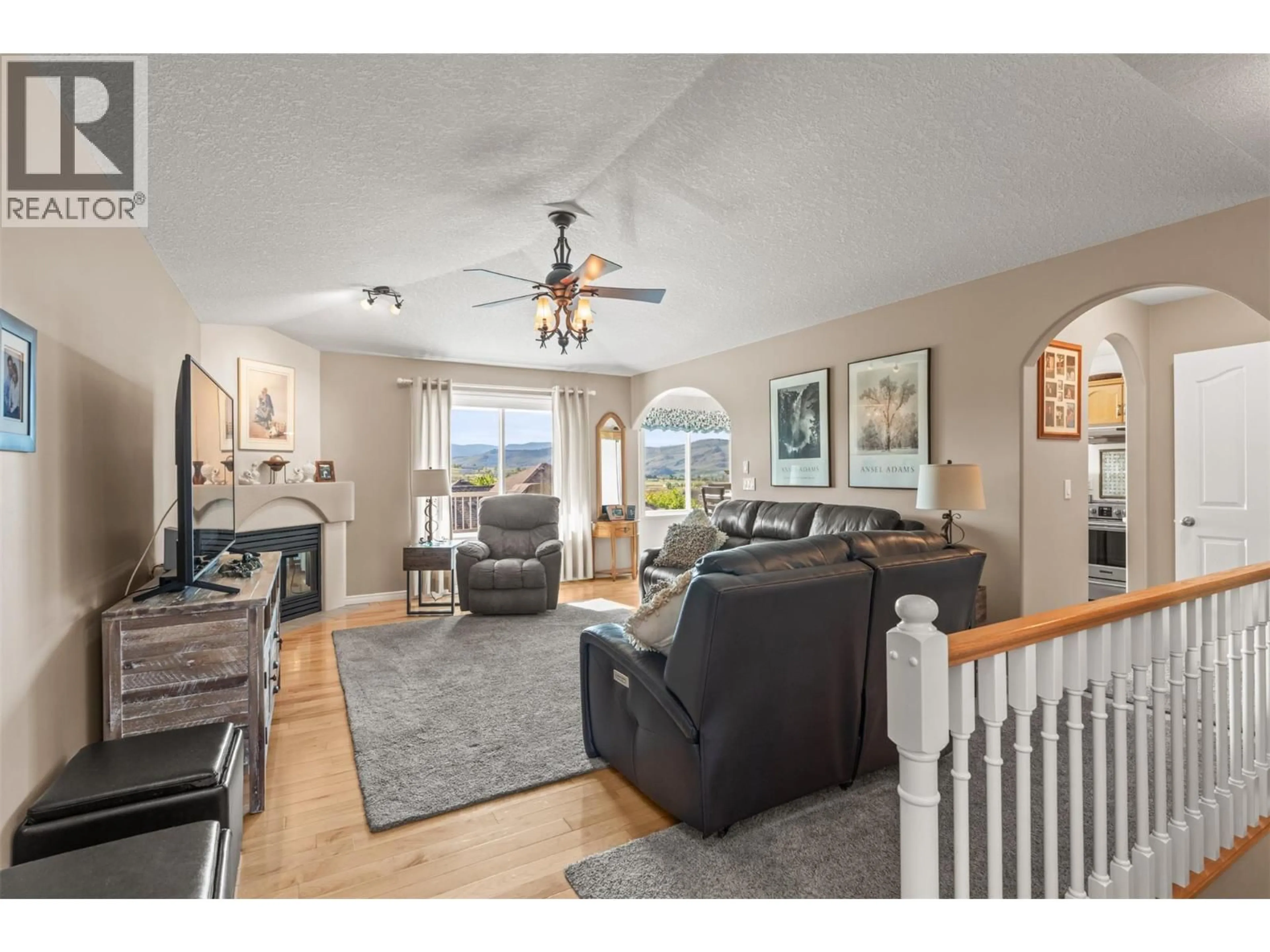 Living room with furniture, unknown for 938 MT BULMAN DRIVE, Vernon British Columbia V1B3W7