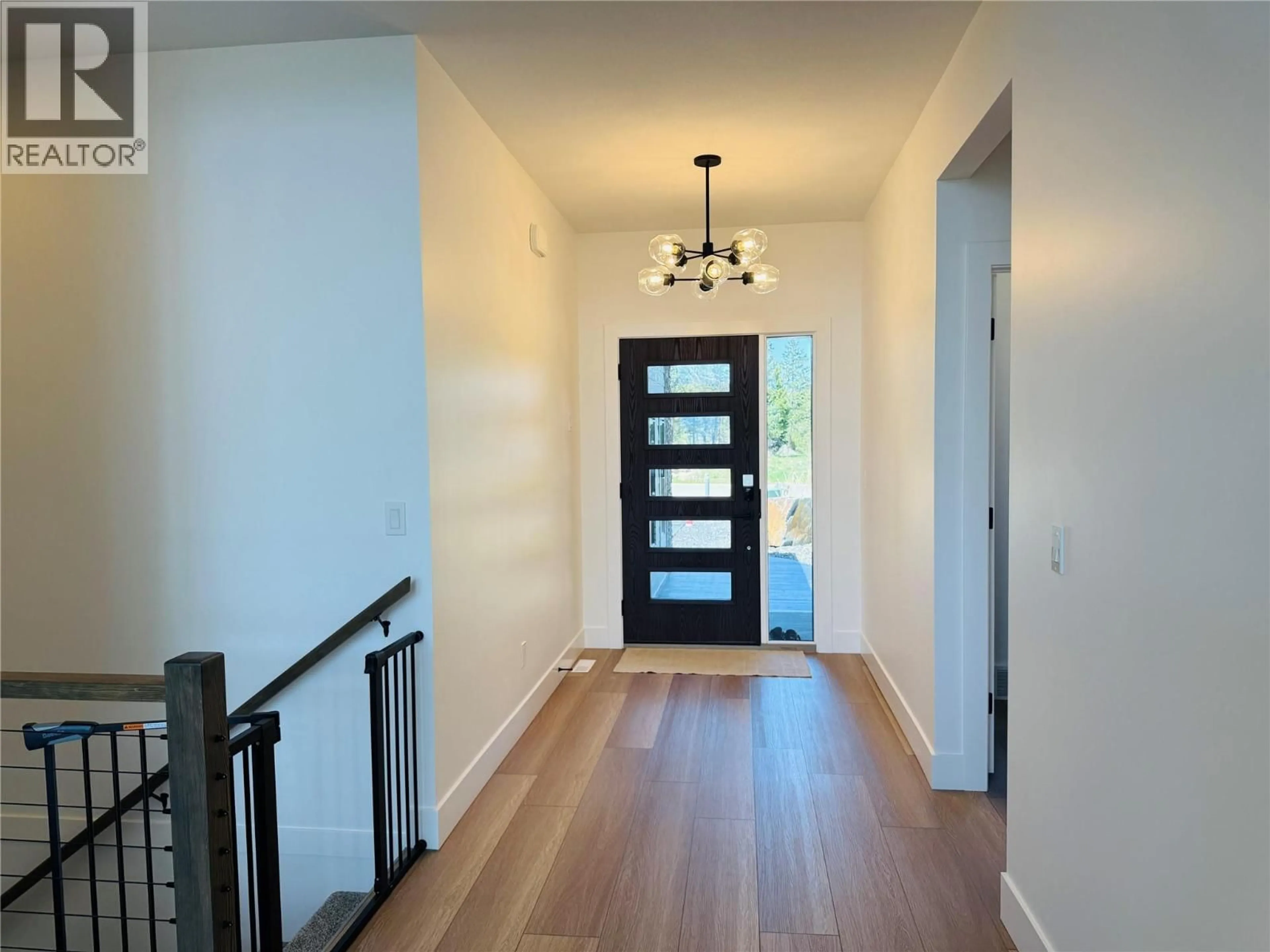 Indoor entryway for 1853 PINE RIDGE MOUNTAIN TRAIL, Invermere British Columbia V0A1K4