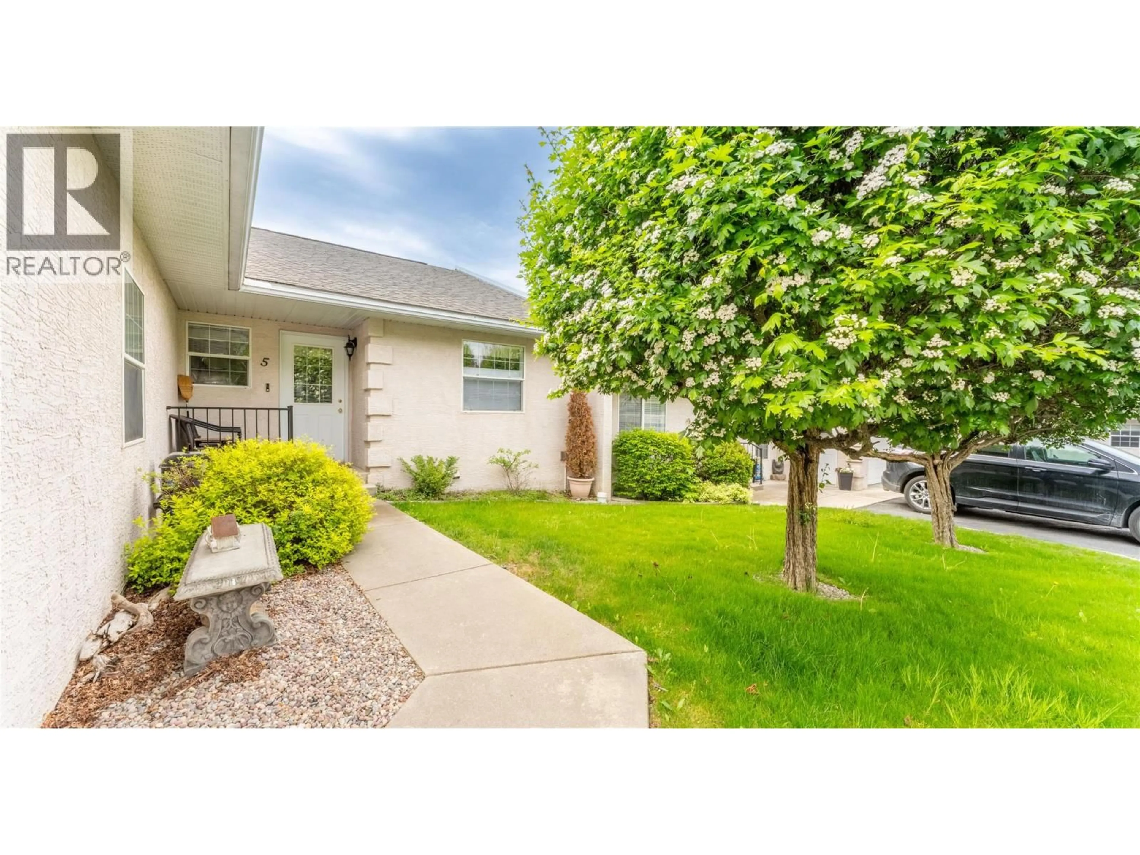 Home with vinyl exterior material, street for 5 - 210 20TH AVENUE SOUTH, Creston British Columbia V0B1G5