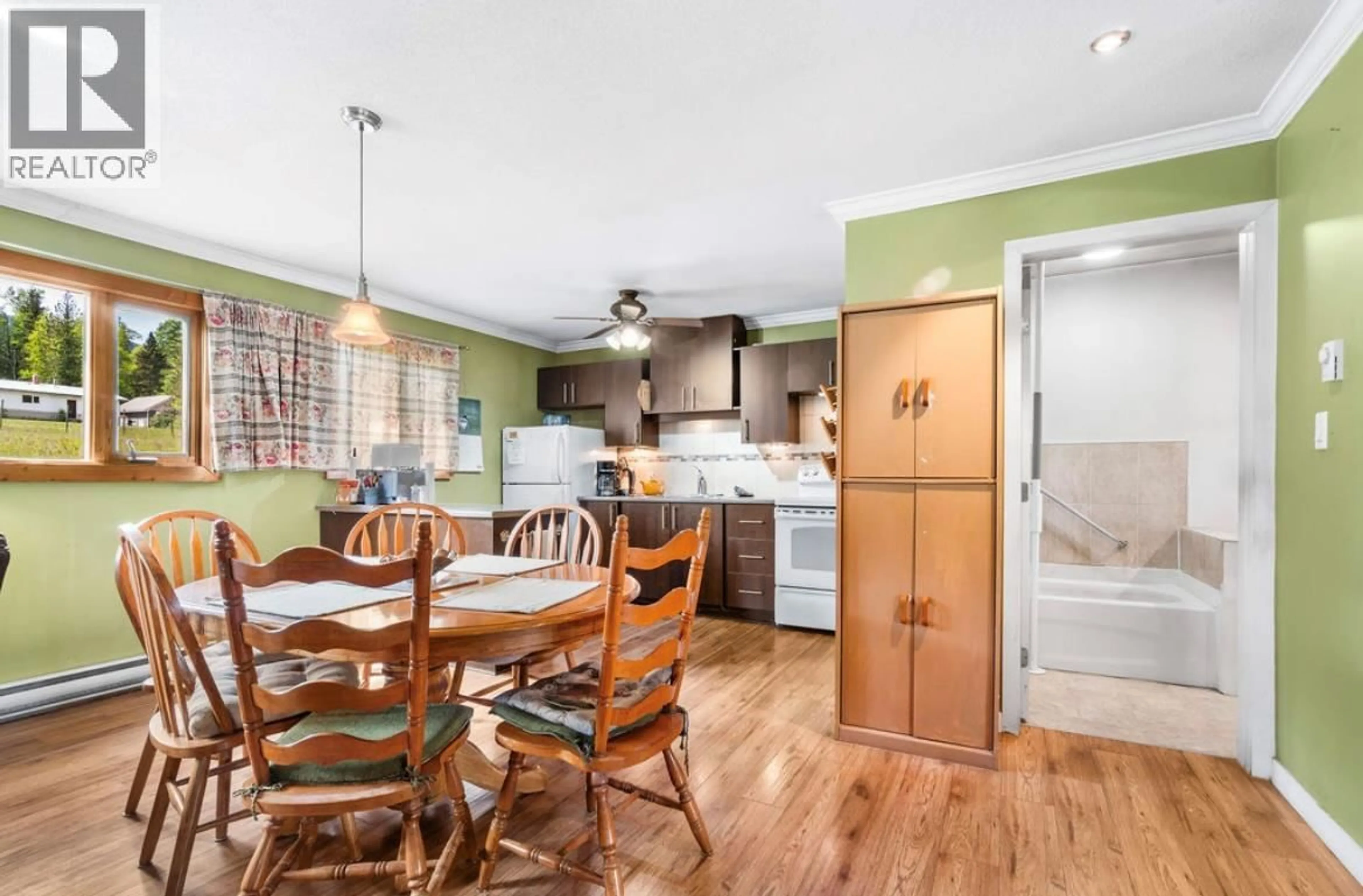 Open concept kitchen, unknown for 600 ROBINSON ROAD, Edgewood British Columbia V0G1J0
