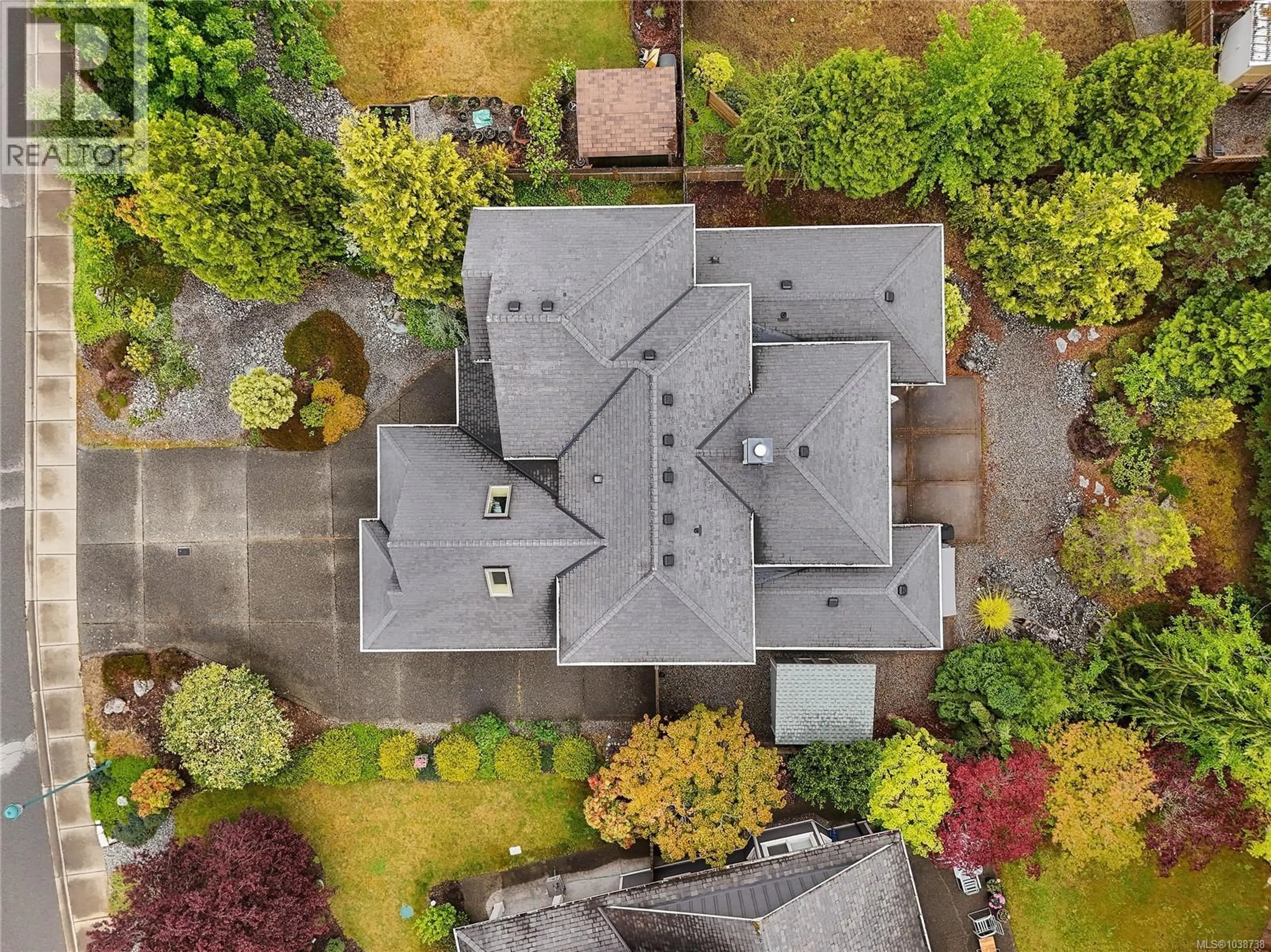 A pic from outside/outdoor area/front of a property/back of a property/a pic from drone, street for 858 BUCKTAIL ROAD, Mill Bay British Columbia V0R2P1