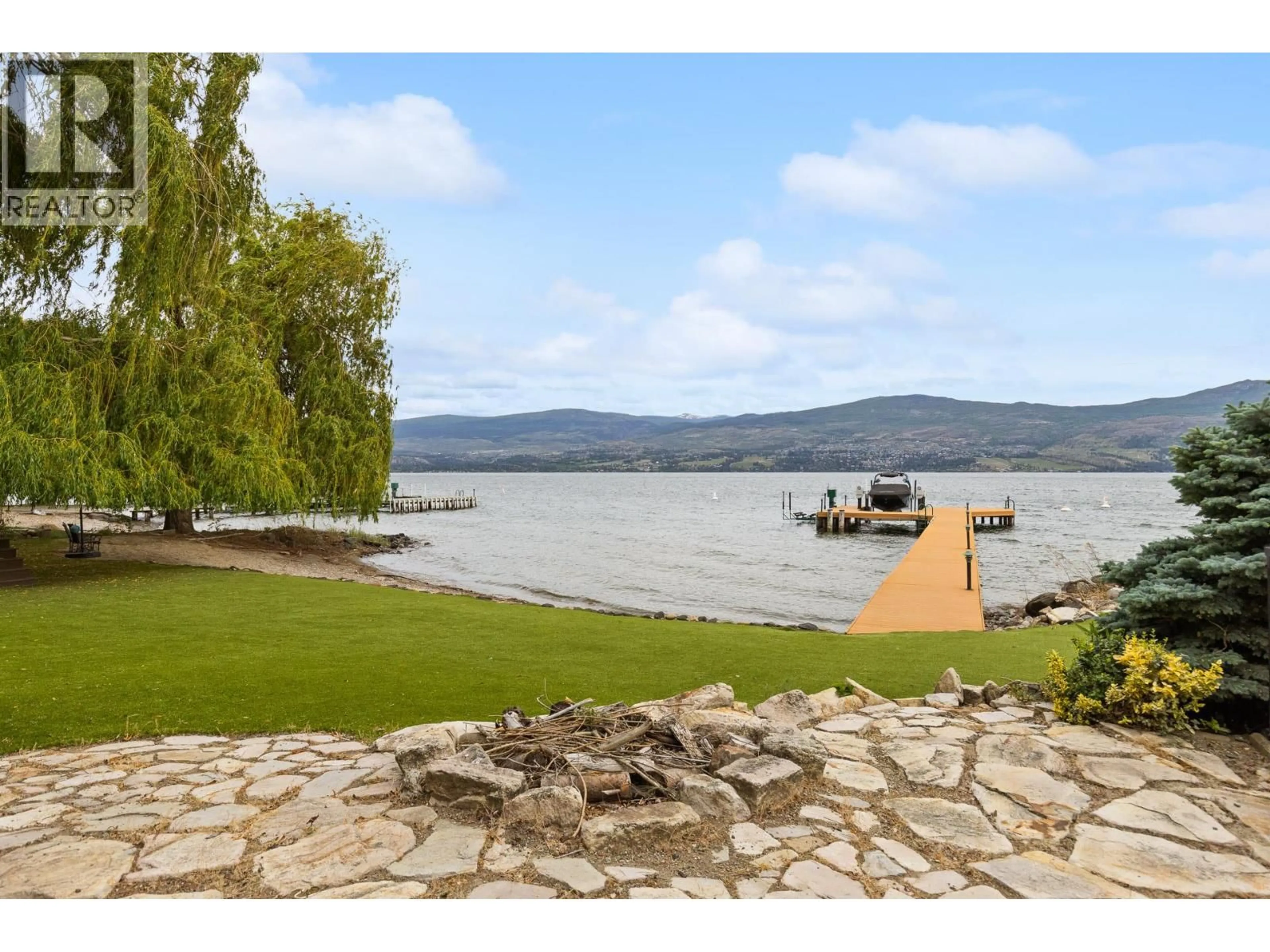 Patio, water/lake/river/ocean view for 1069 SUNNYSIDE ROAD, West Kelowna British Columbia V1Z2N7