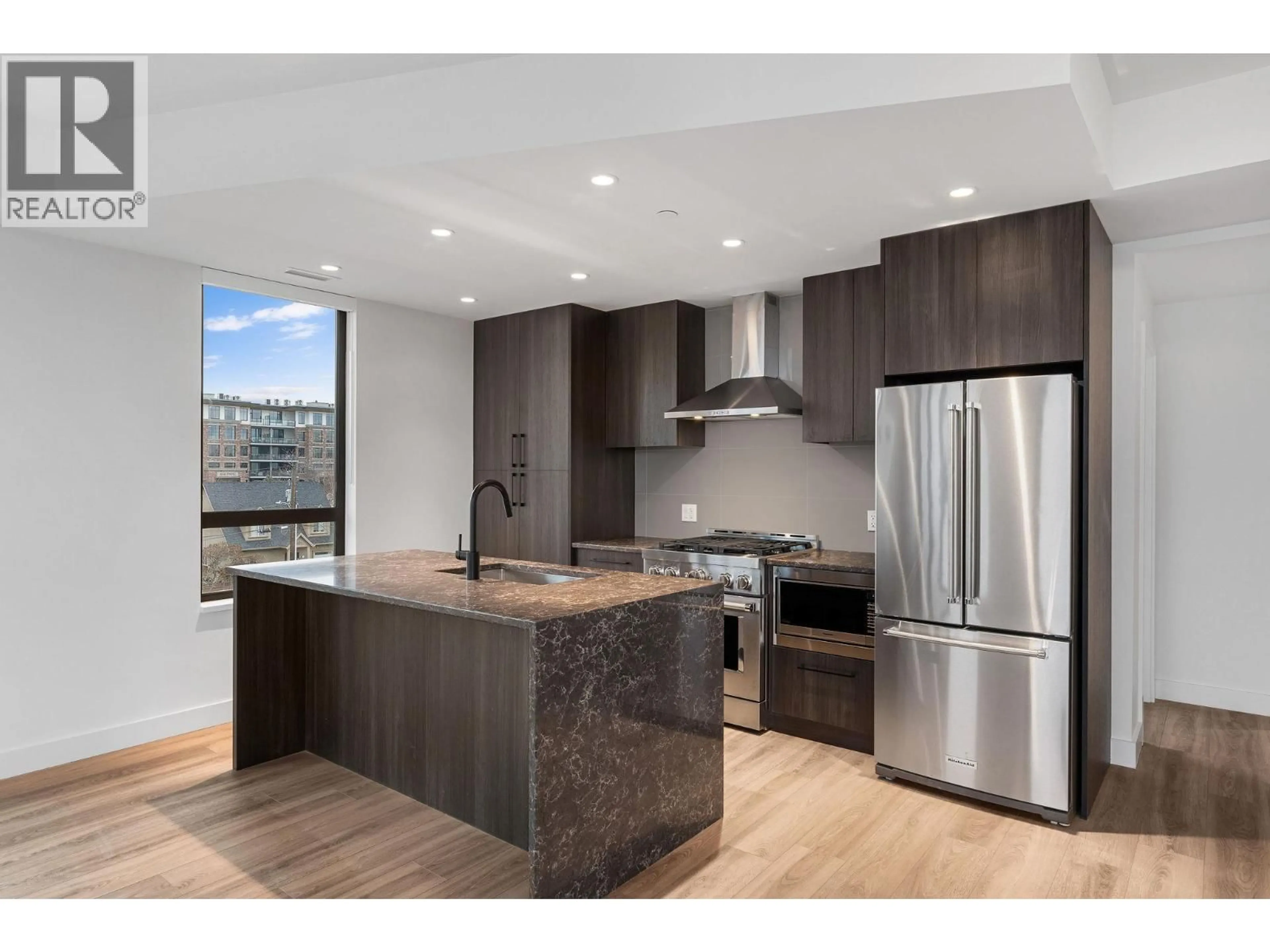 Open concept kitchen, wood/laminate floor for 317 - 3051 ABBOTT STREET, Kelowna British Columbia V1Y0P1