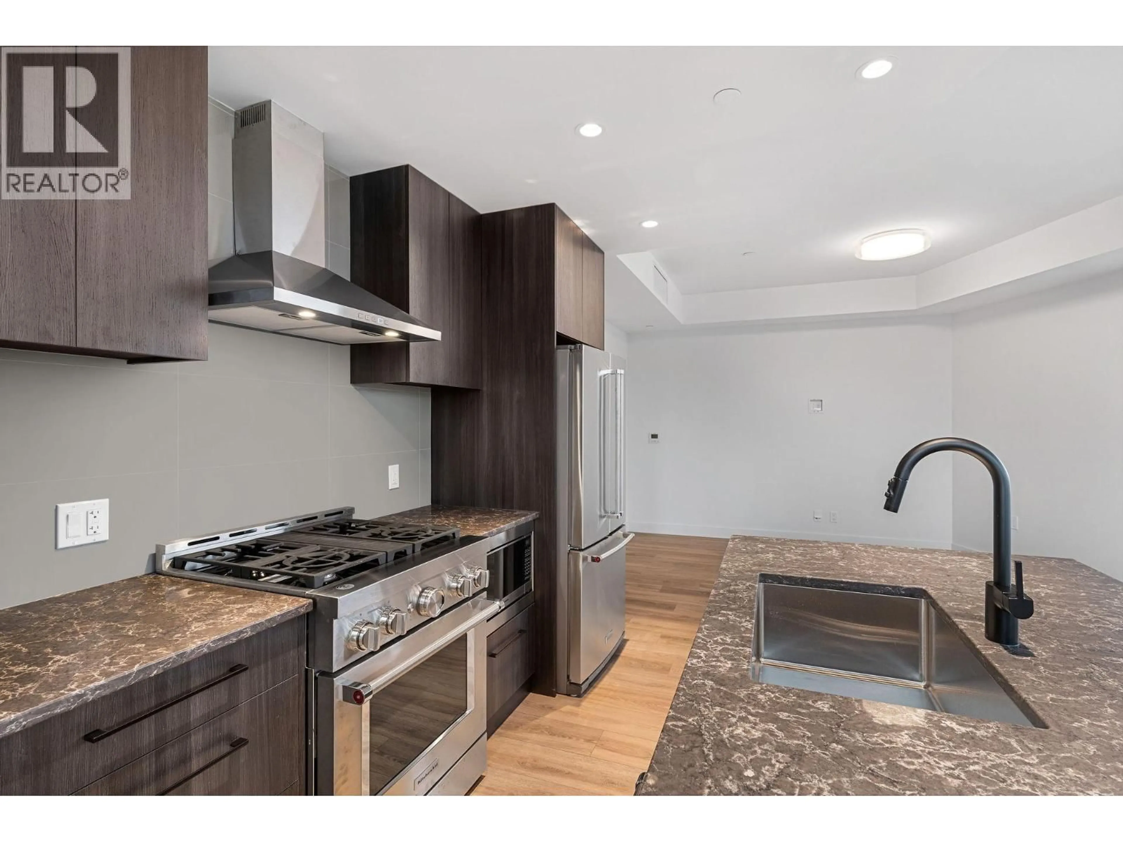 Standard kitchen, unknown for 317 - 3051 ABBOTT STREET, Kelowna British Columbia V1Y0P1