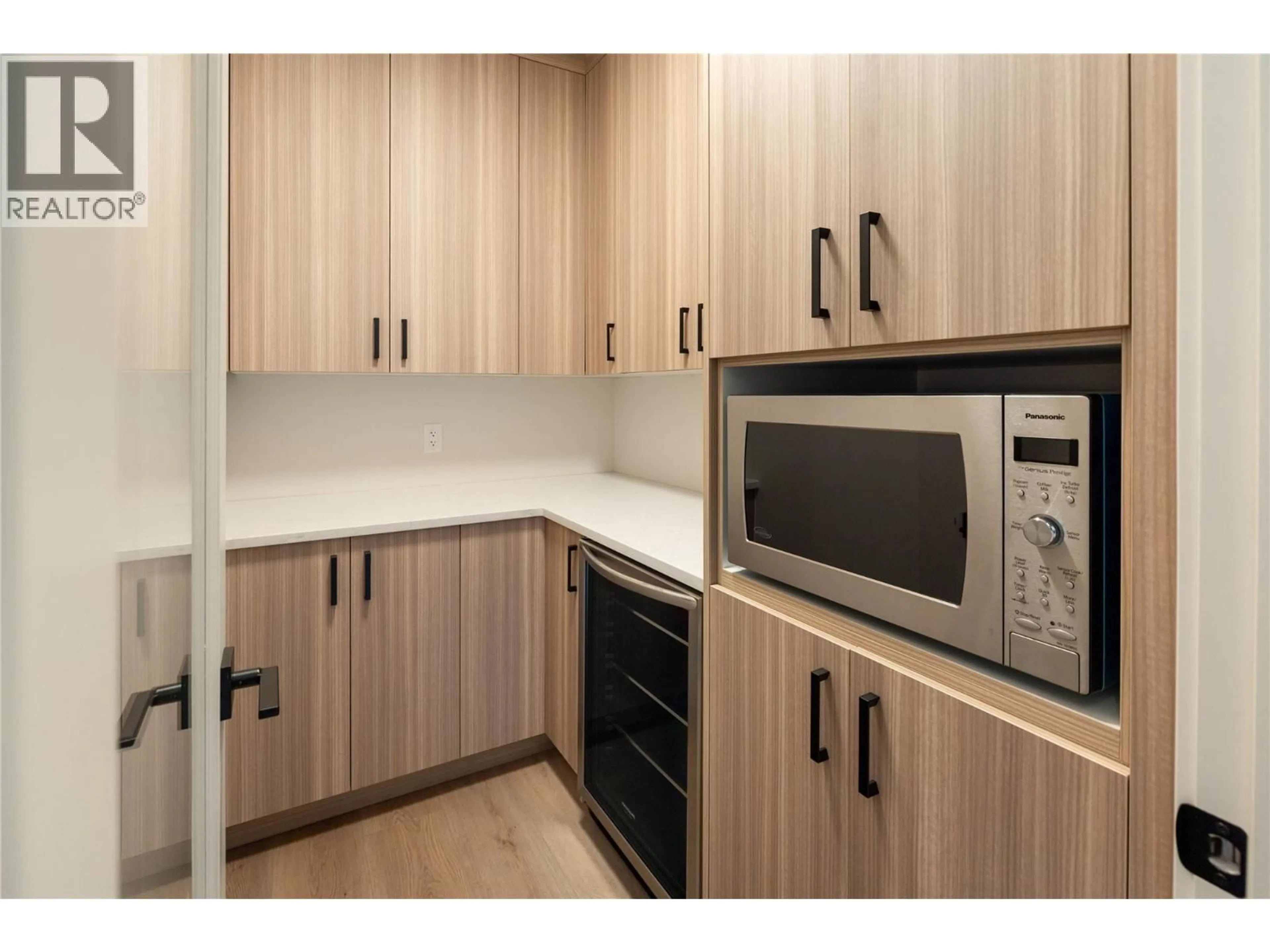 Standard kitchen, wood/laminate floor for 2125 MONTENEGRO DRIVE, Kelowna British Columbia V1P0B2