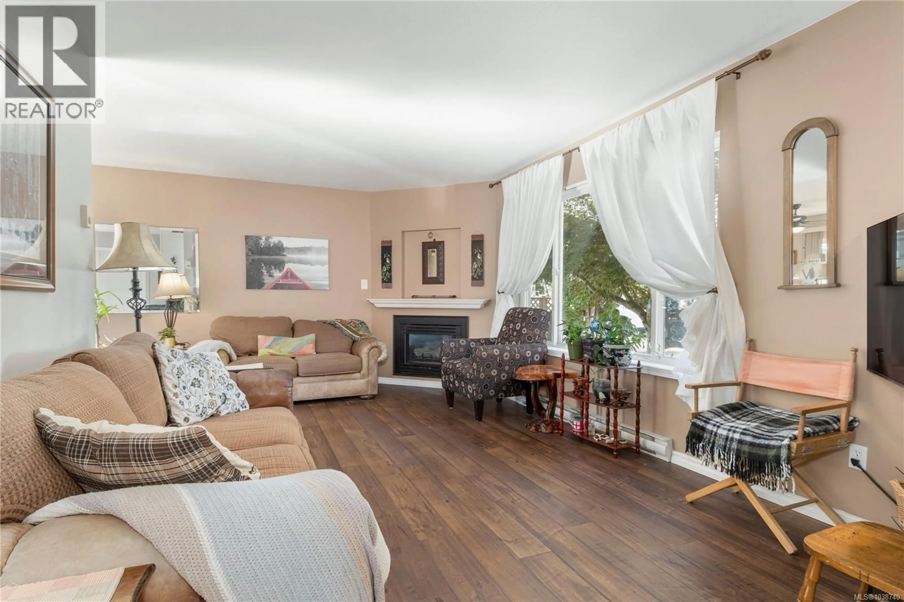 Living room with furniture, wood/laminate floor for 2505 SODERHOLM COURT, Campbell River British Columbia V9W8E3