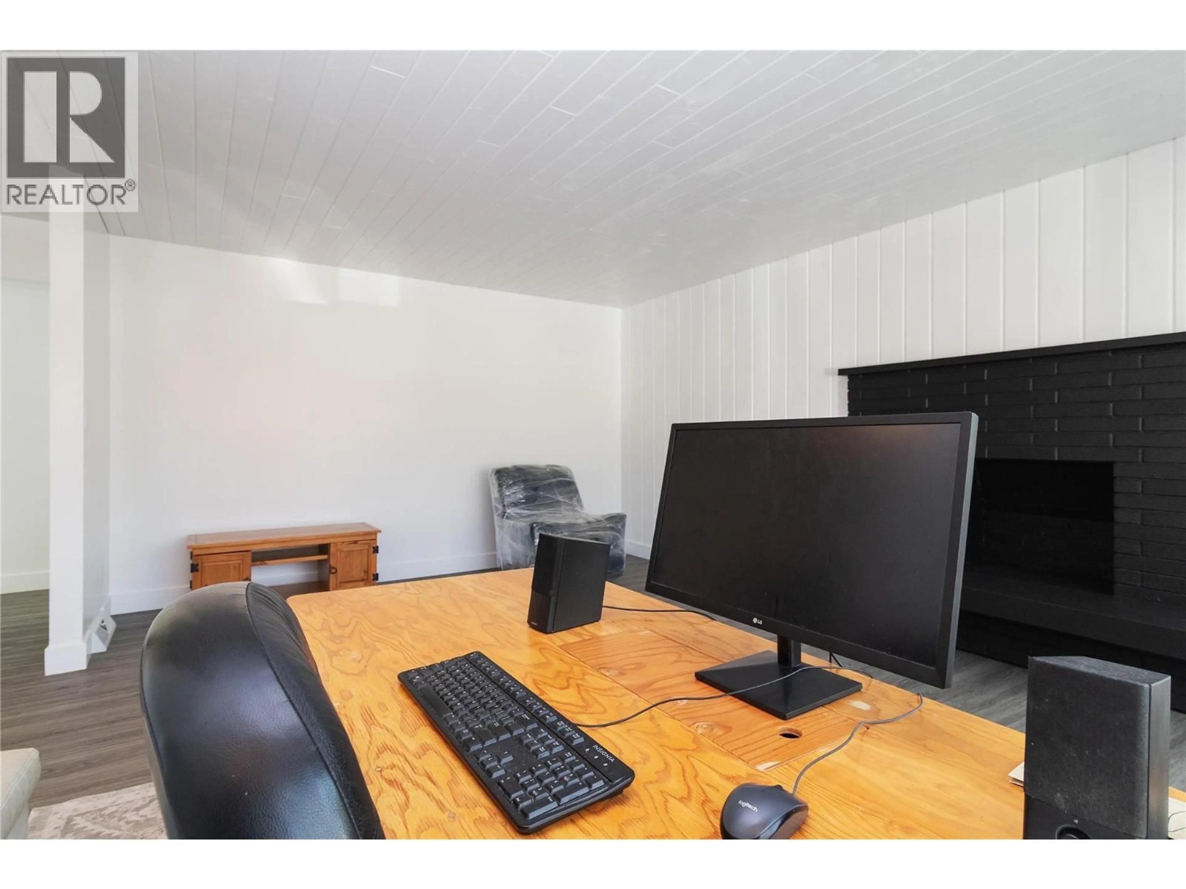 A pic of a room for 1352 ALDER COURT, Kelowna British Columbia V1Y3P9