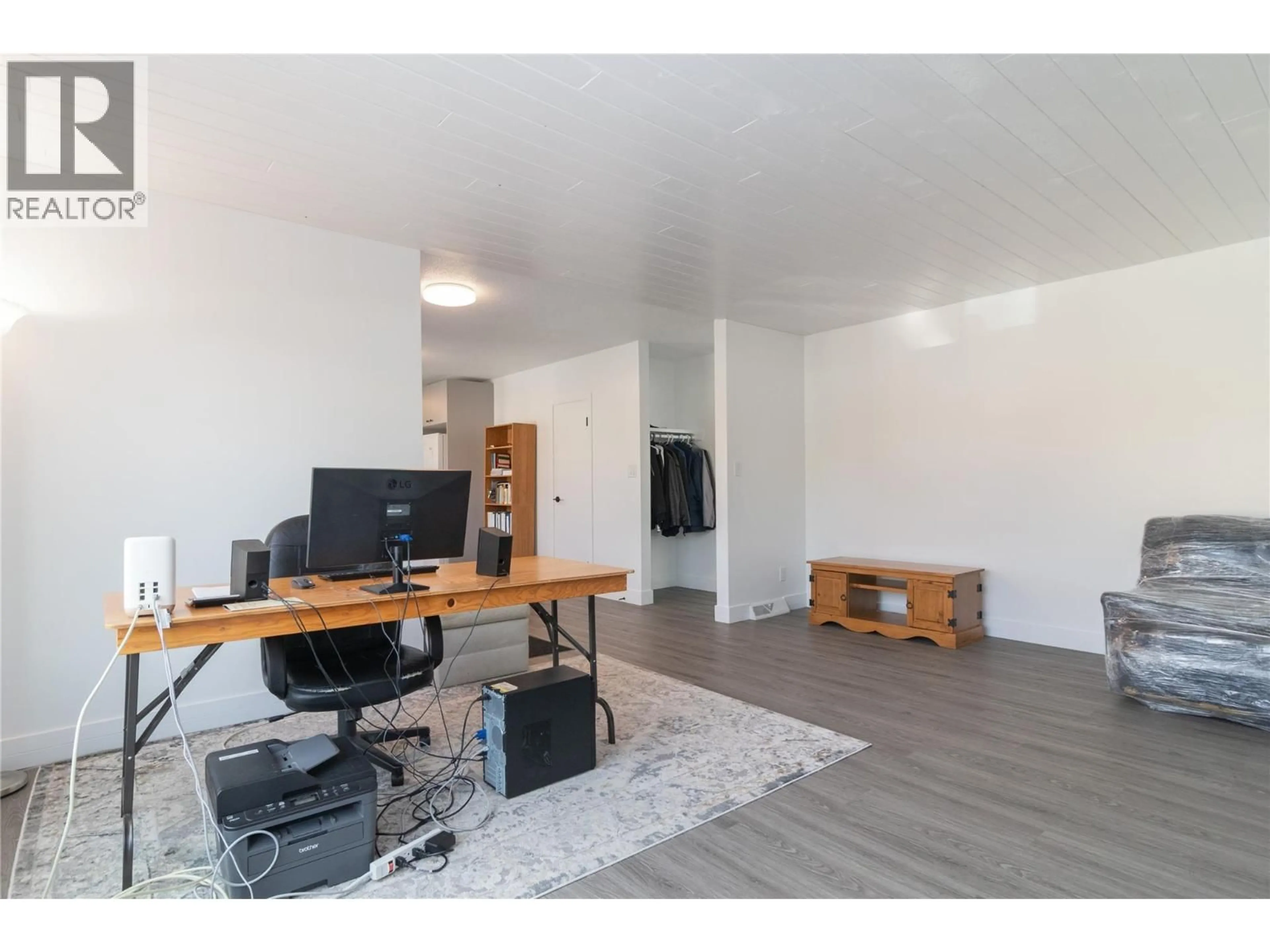 A pic of a room for 1352 ALDER COURT, Kelowna British Columbia V1Y3P9