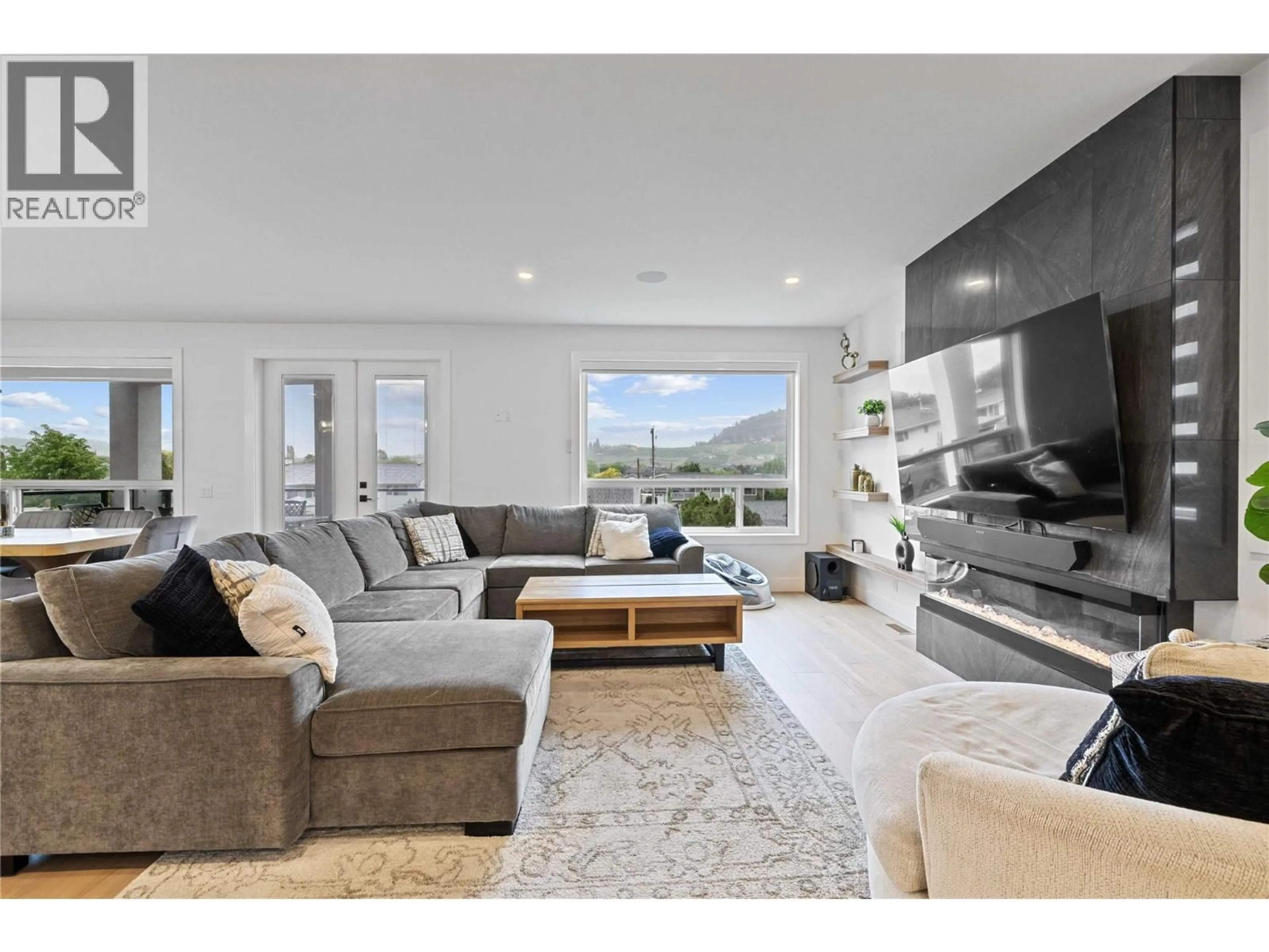 Living room with furniture, unknown for 389 MOUBRAY ROAD, Kelowna British Columbia V1V1R4