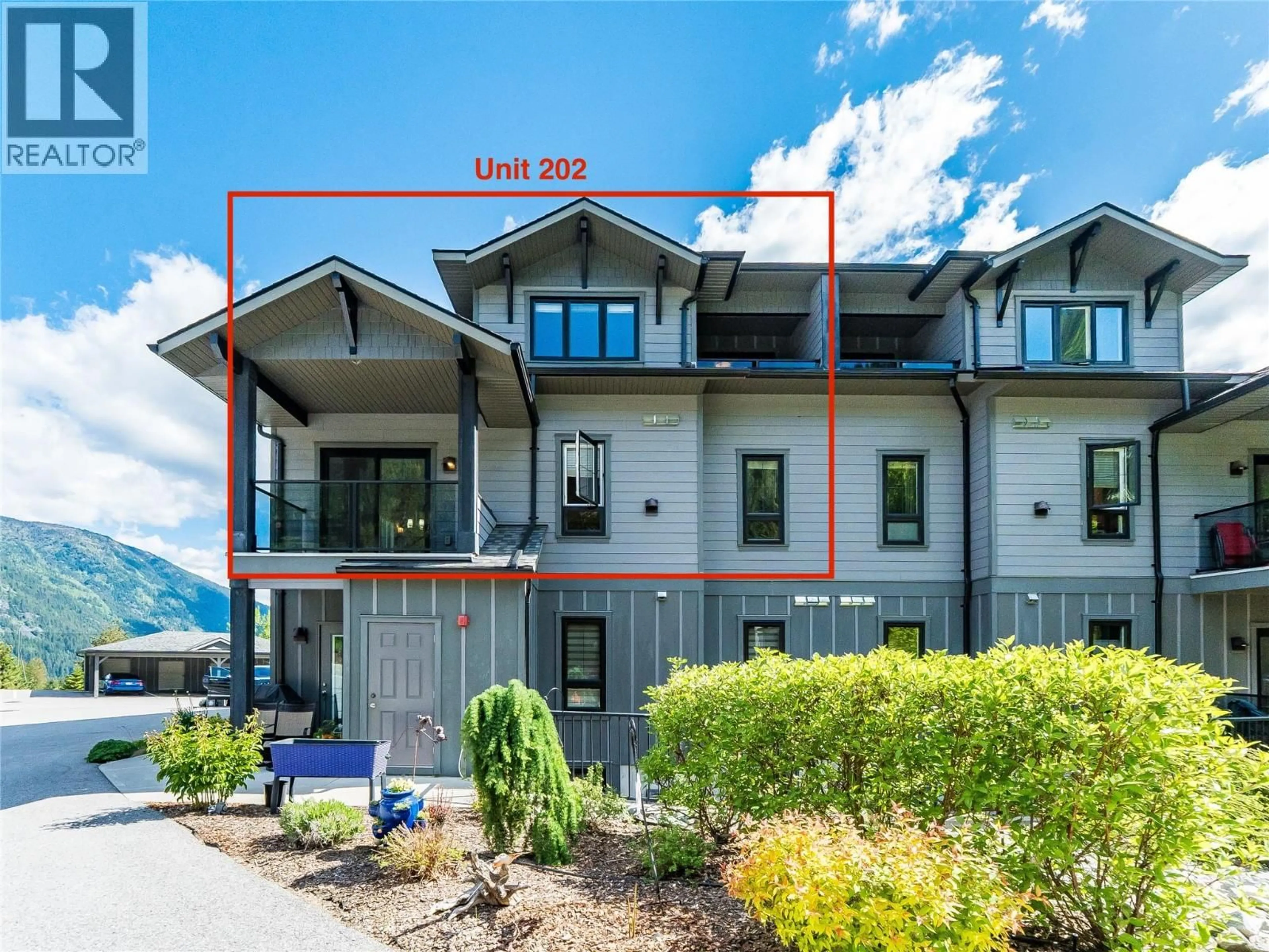 A pic from outside/outdoor area/front of a property/back of a property/a pic from drone, unknown for 202 - 2000 CHOQUETTE AVENUE, Nelson British Columbia V1L7E4