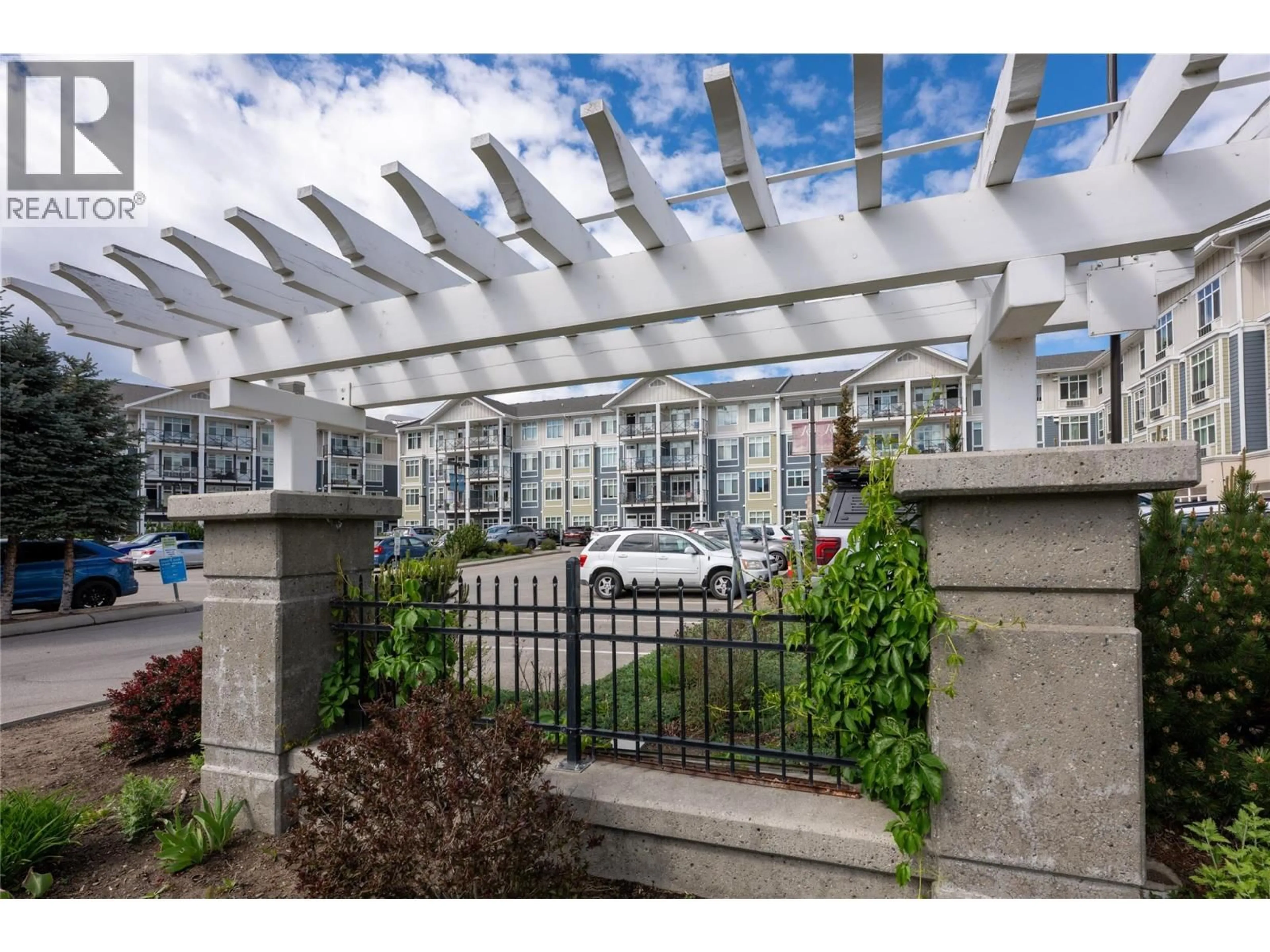 Patio, street for 303 - 760 MAYFAIR STREET, Kamloops British Columbia V2B0E5